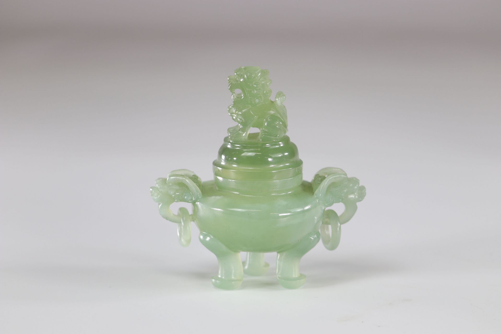 China burns perfume in green jade