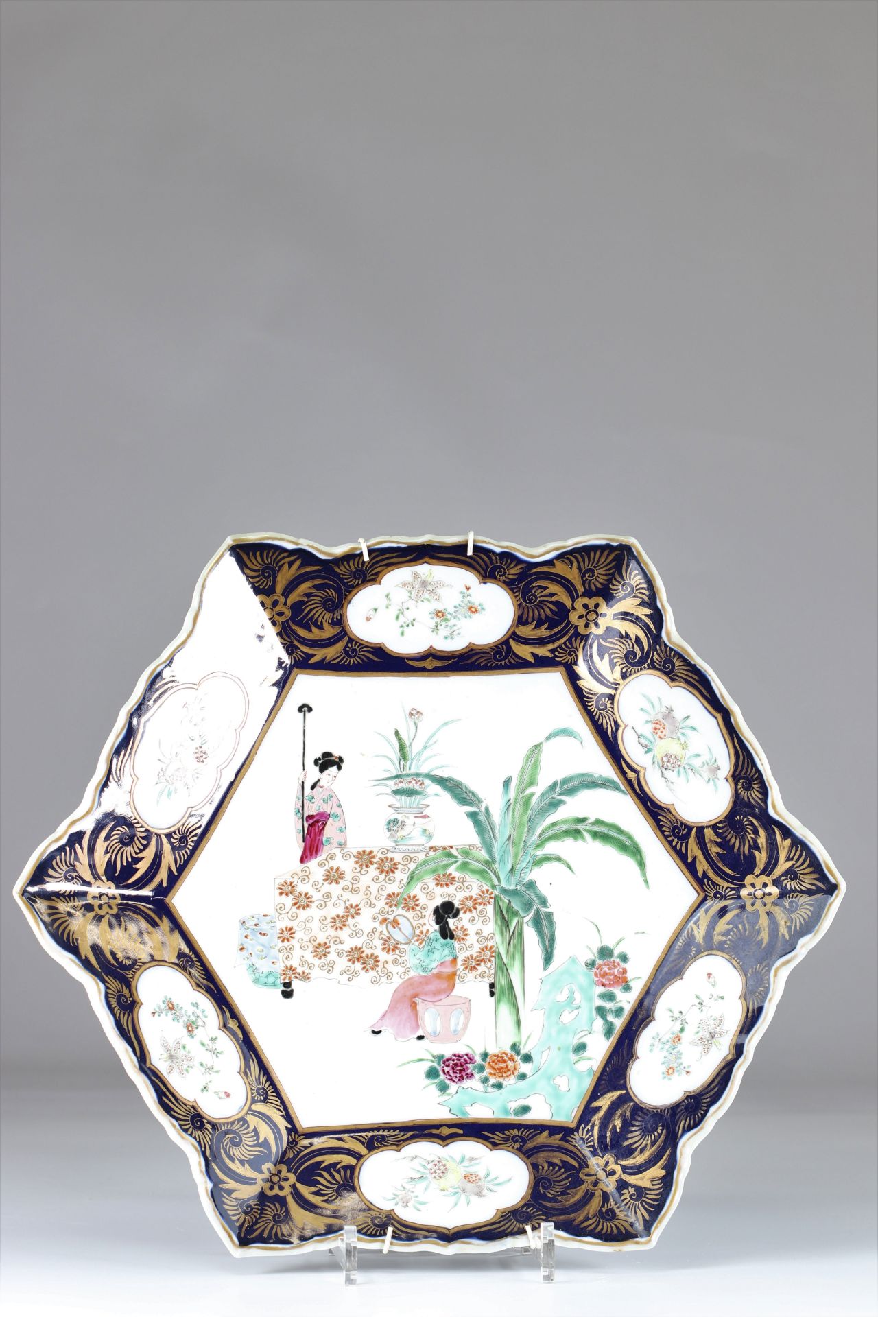 Japan plate decorated with young women