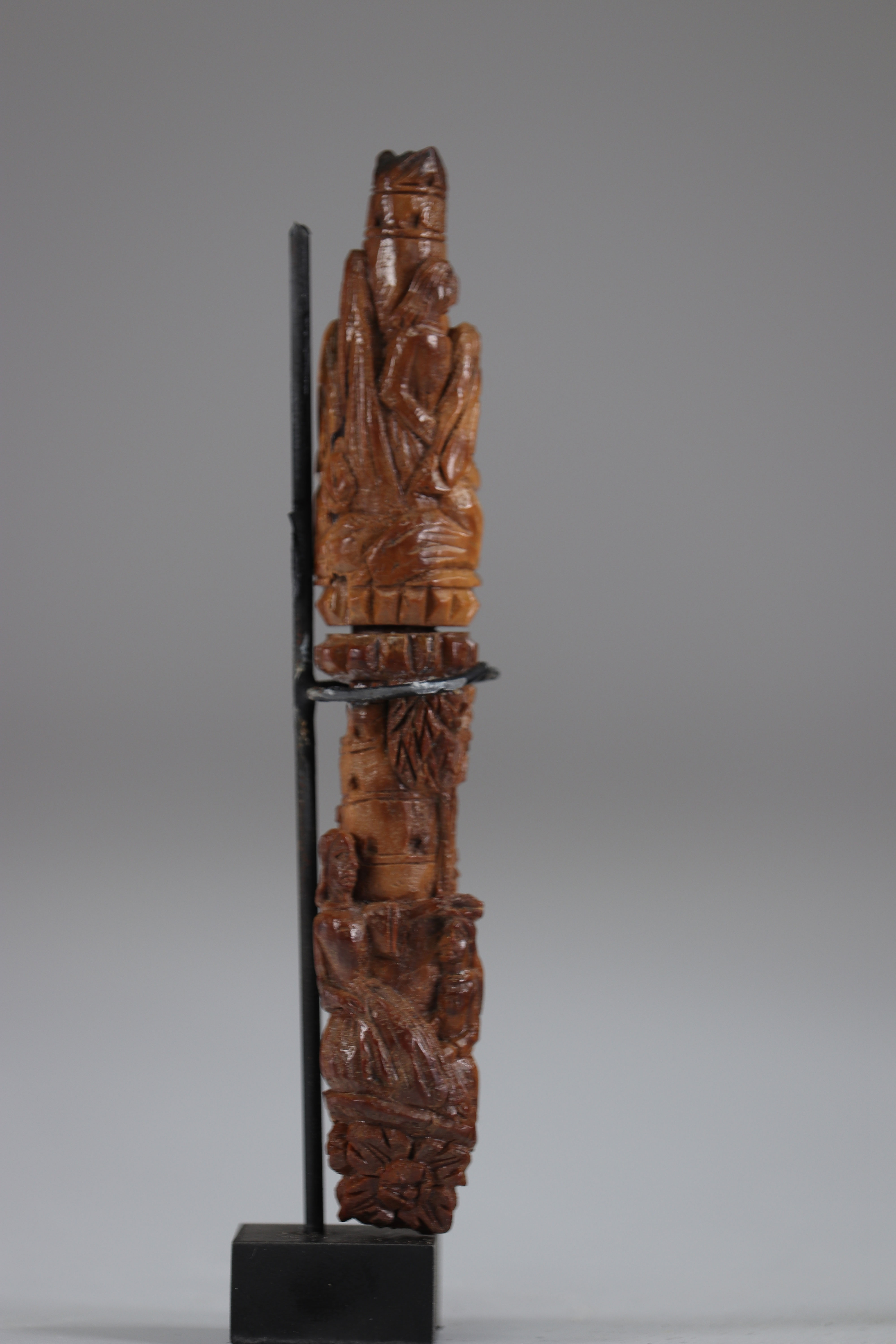 Finely carved needle case - Image 2 of 3