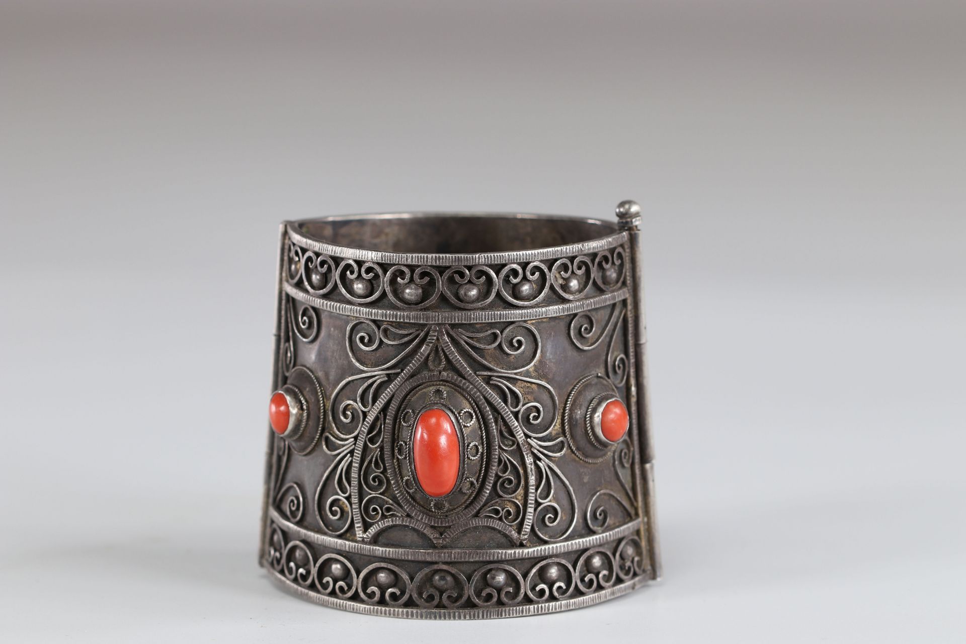 Coral cabochon silver bracelet