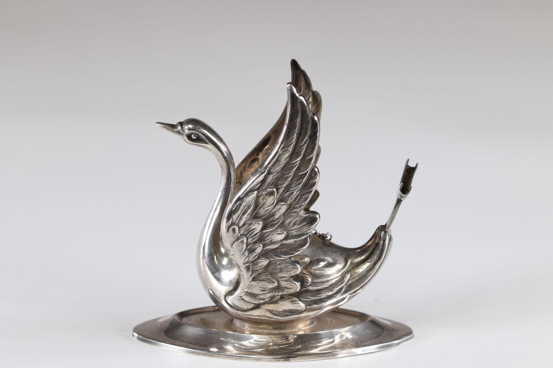 Swan shaped silver glass heater