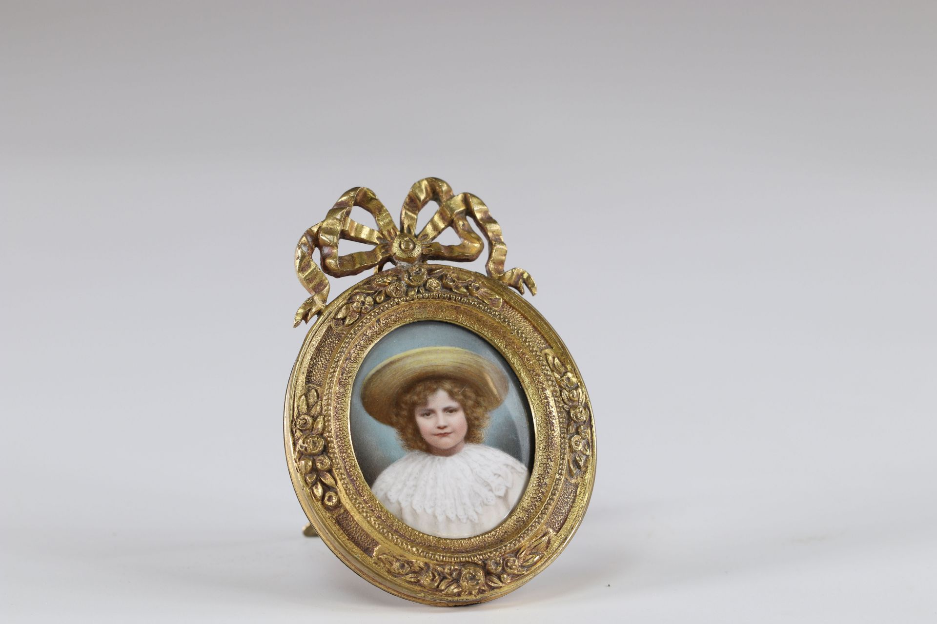 Miniature on enamel "portrait of a young girl" Louis XVI frame