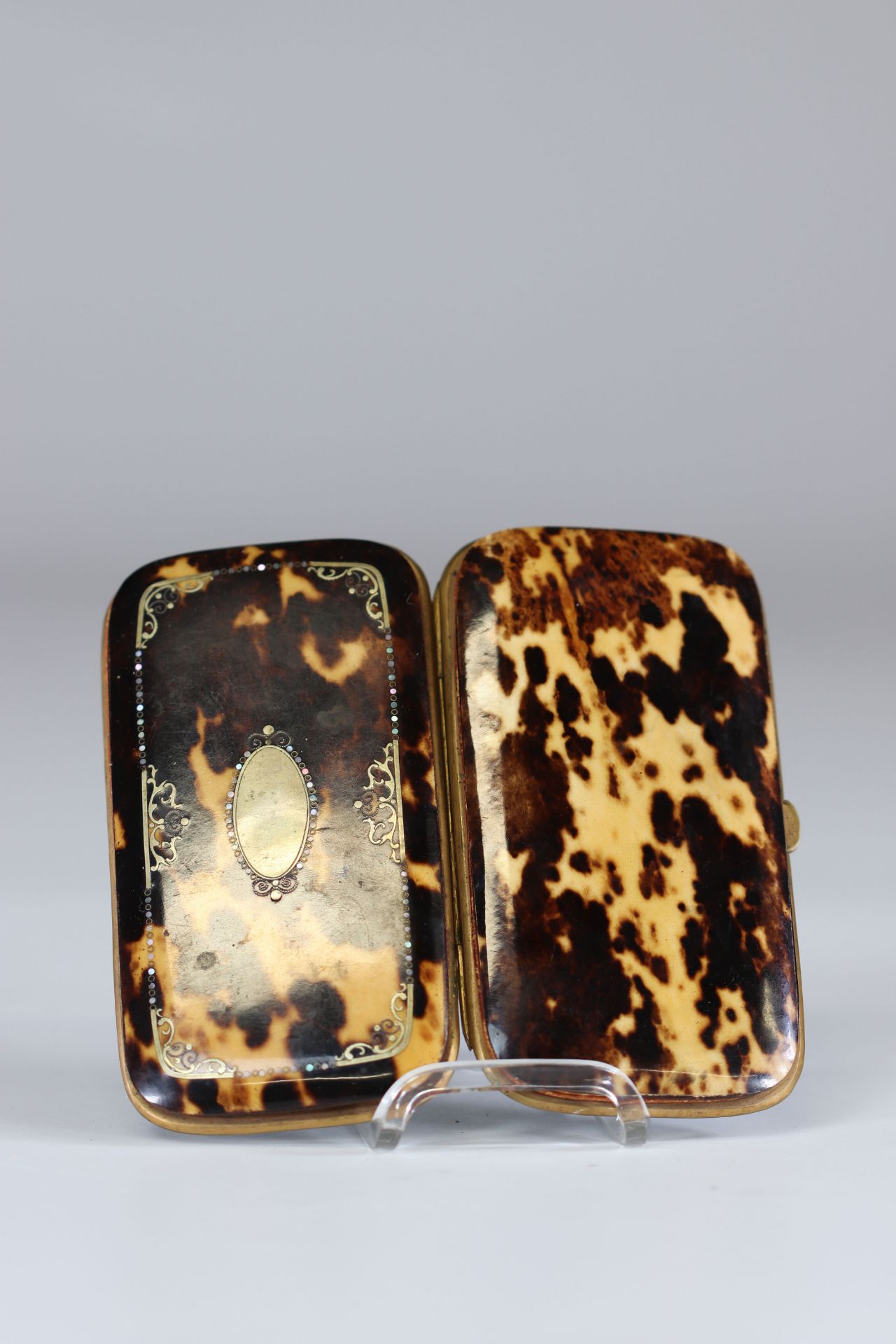 tortoiseshell box with gold inlay - Image 2 of 2