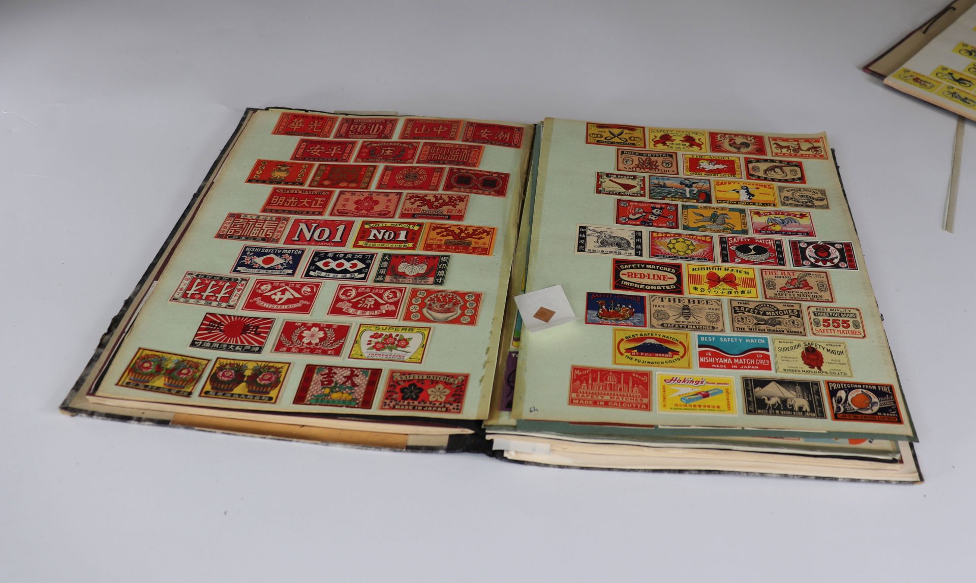 Collection of matchboxes (10 albums) China, Russia, America ... - Image 2 of 6