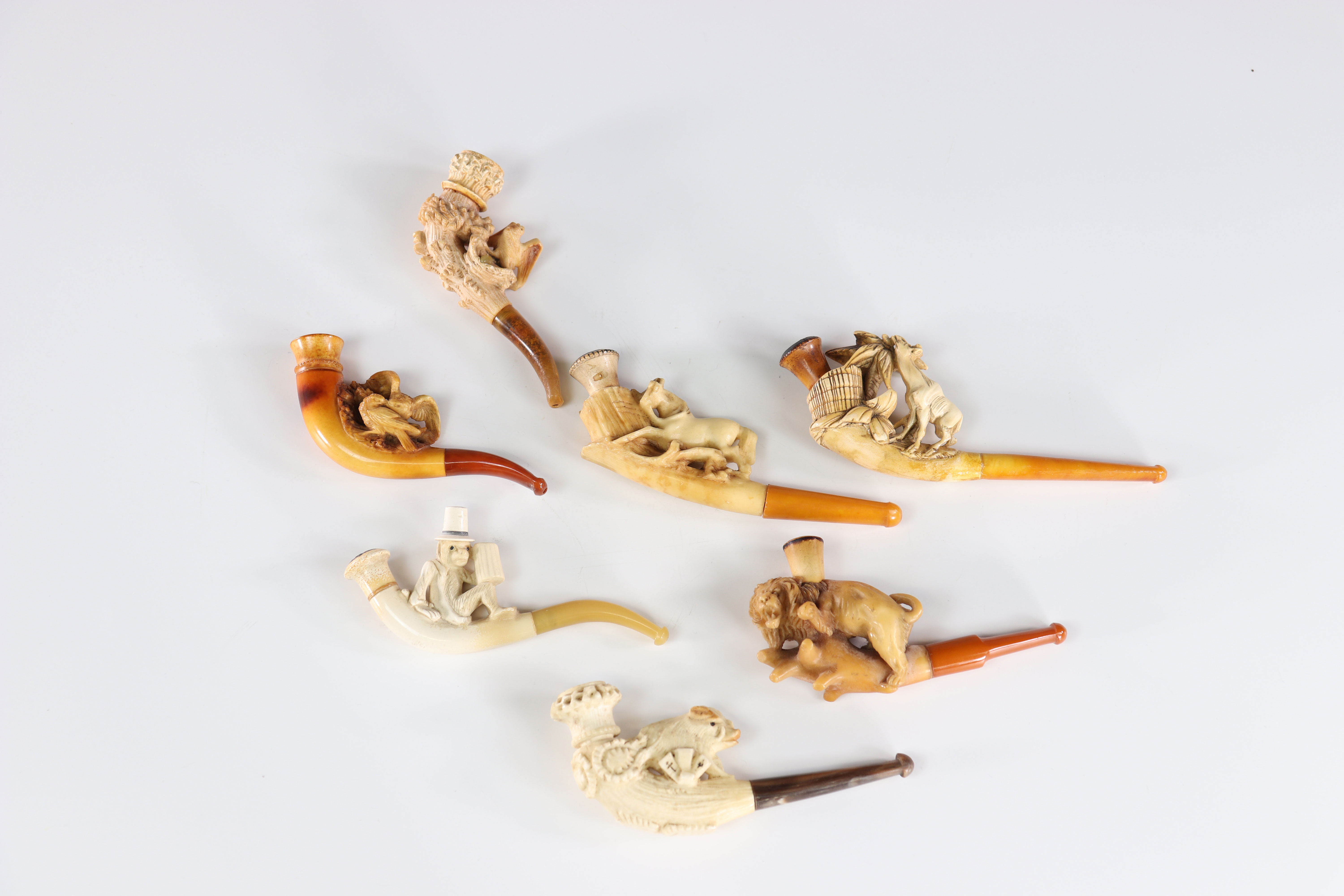 Lot of 7 pipes in foam and amber various animal subjects - Image 2 of 2