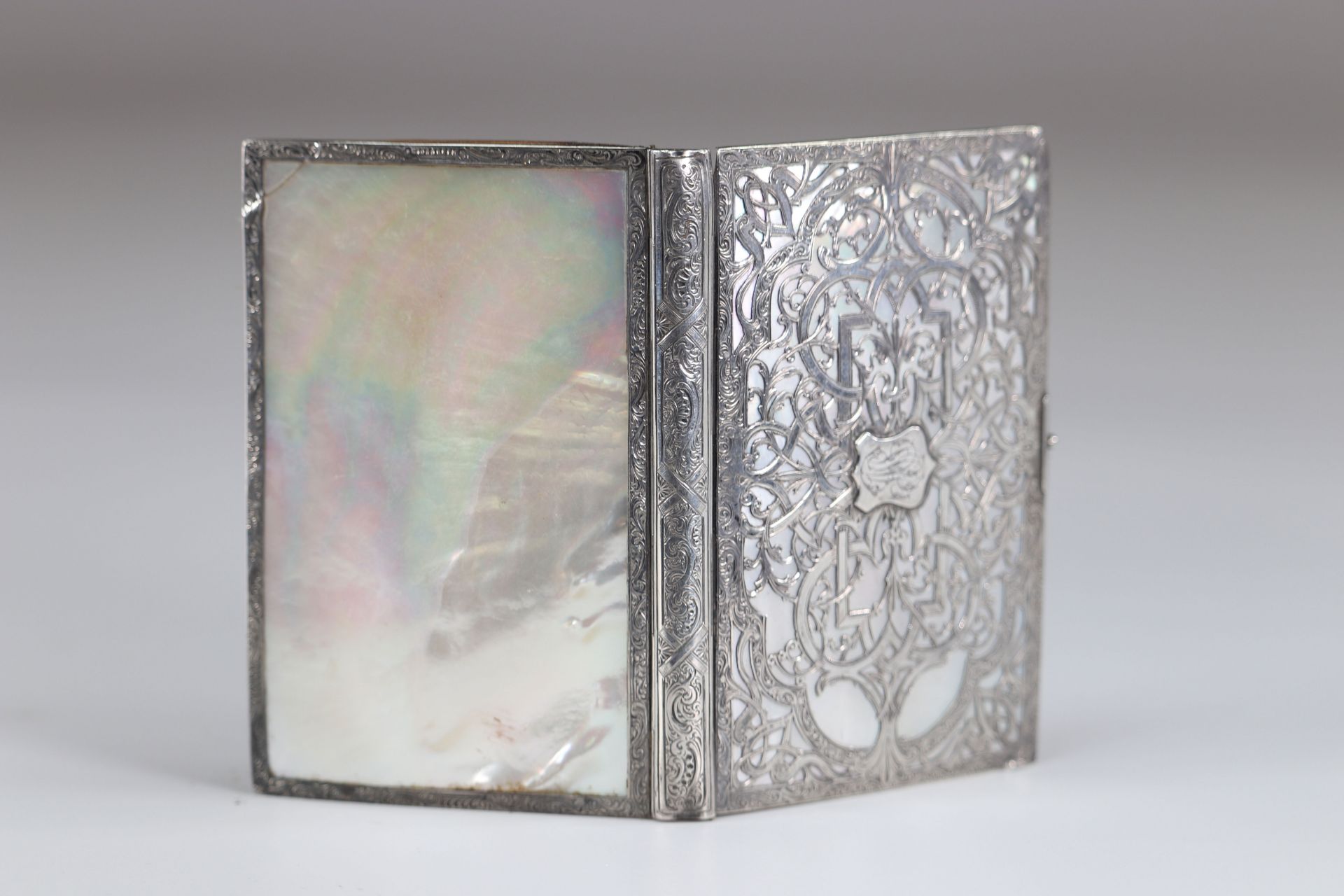 Very finely worked mother-of-pearl and silver ballroom notebook 19th - Image 2 of 3