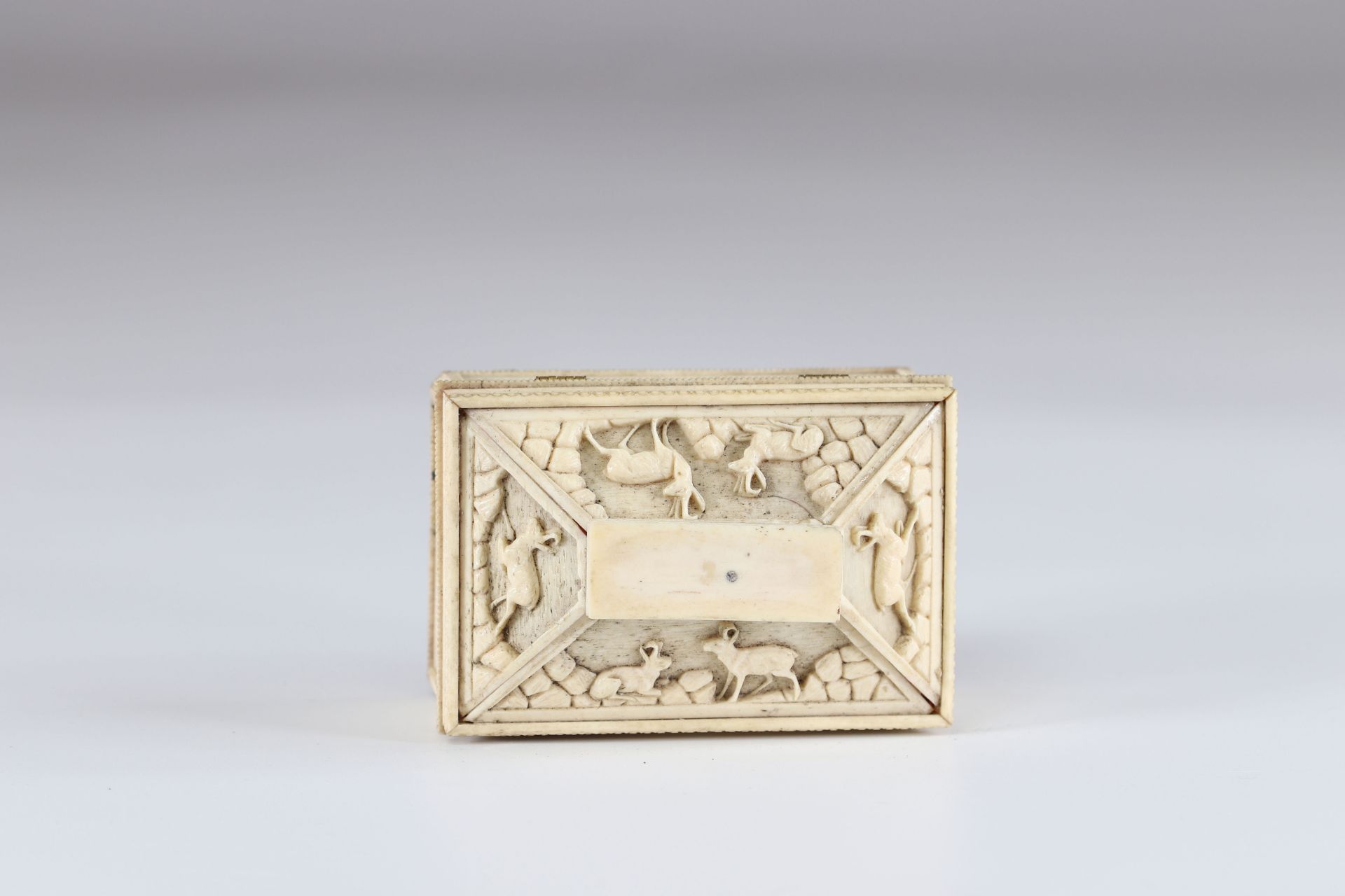 19th century mountain chamois carved box - Image 3 of 4