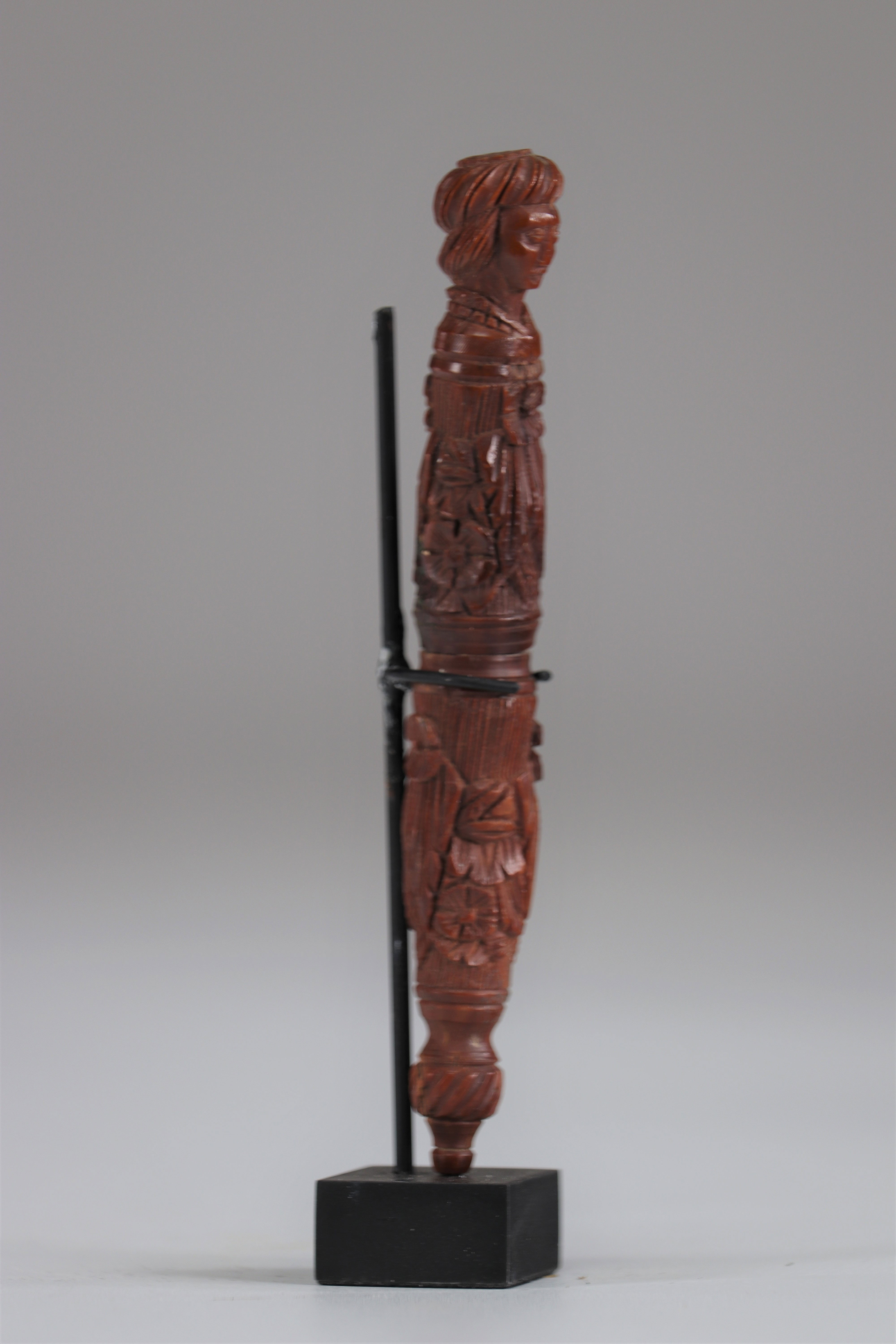 Finely carved needle case - Image 2 of 2