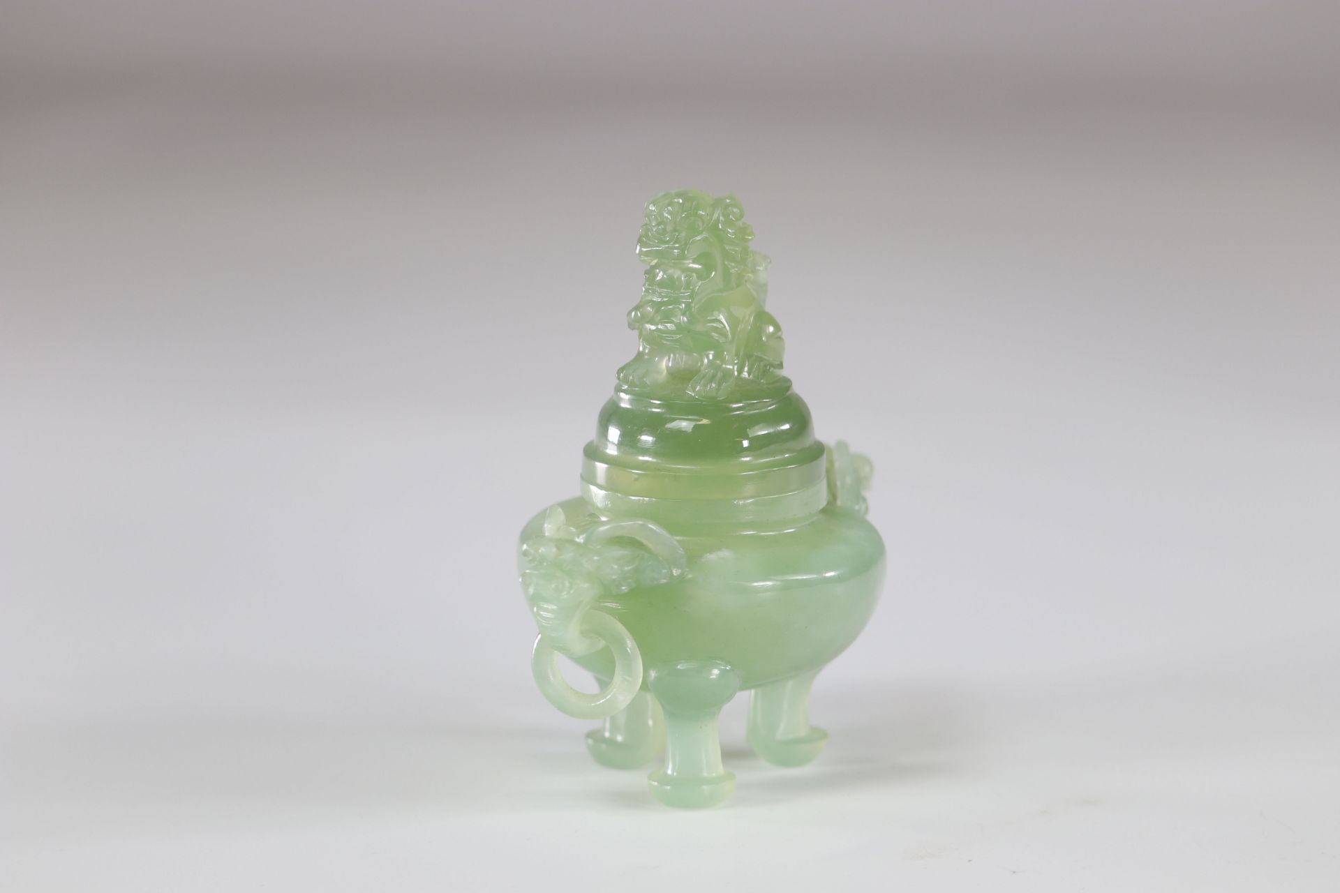 China burns perfume in green jade - Image 2 of 3