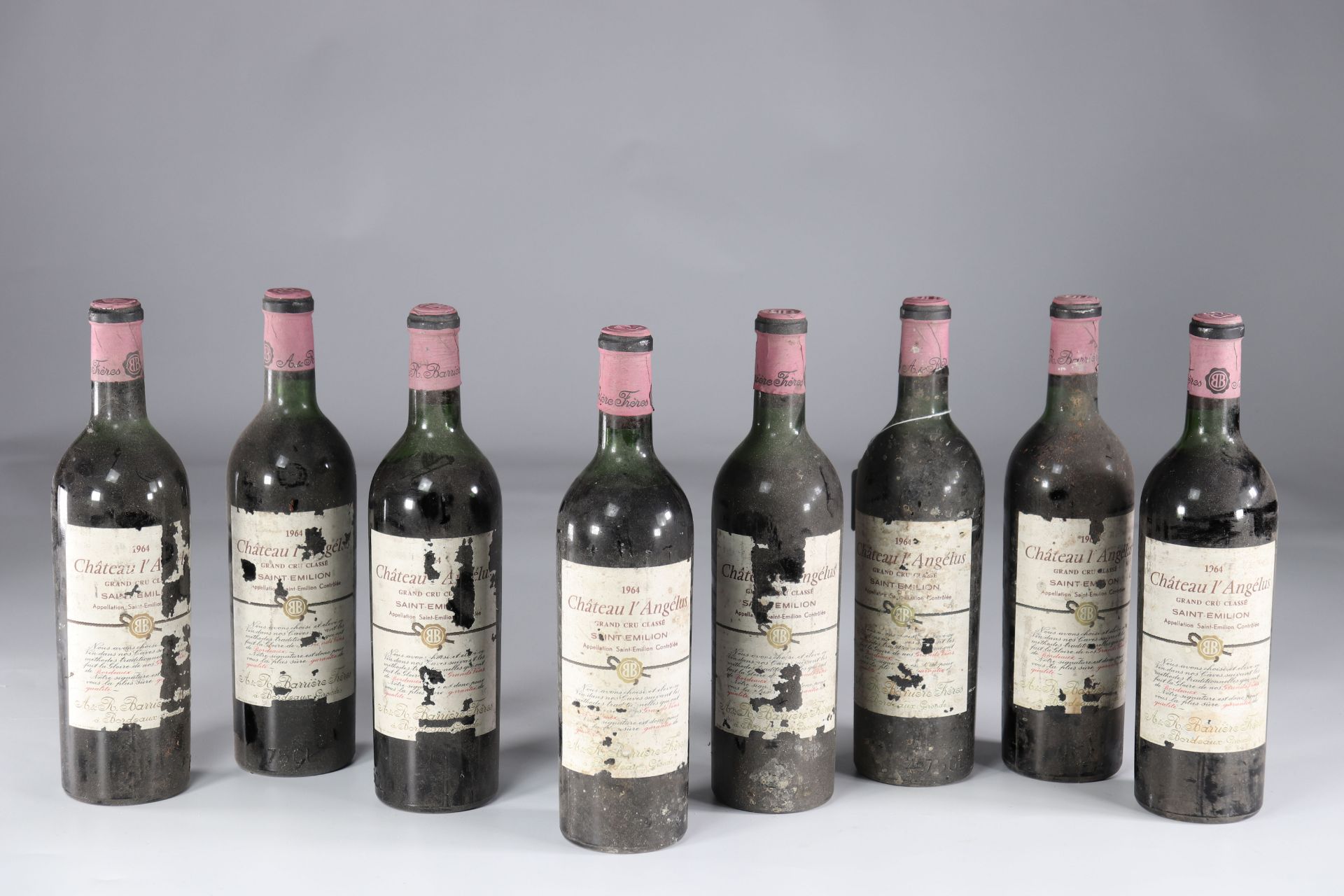 8 bottles - 75 cl red wine - chateau l'angelus 1964 (domain Angelus negotiator Barriere freres)