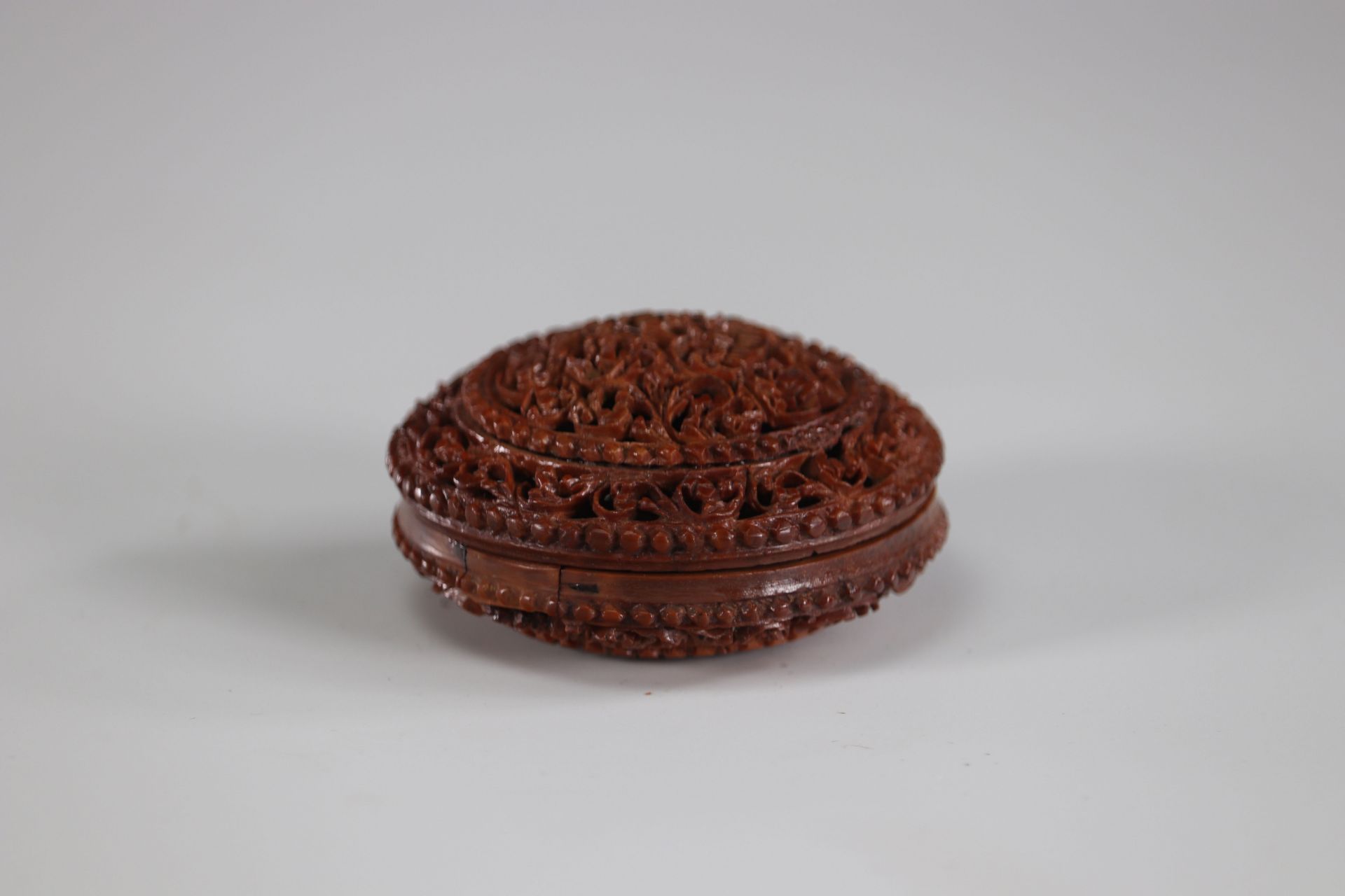 finely carved corozo box decorated with Napoleon - Image 3 of 3
