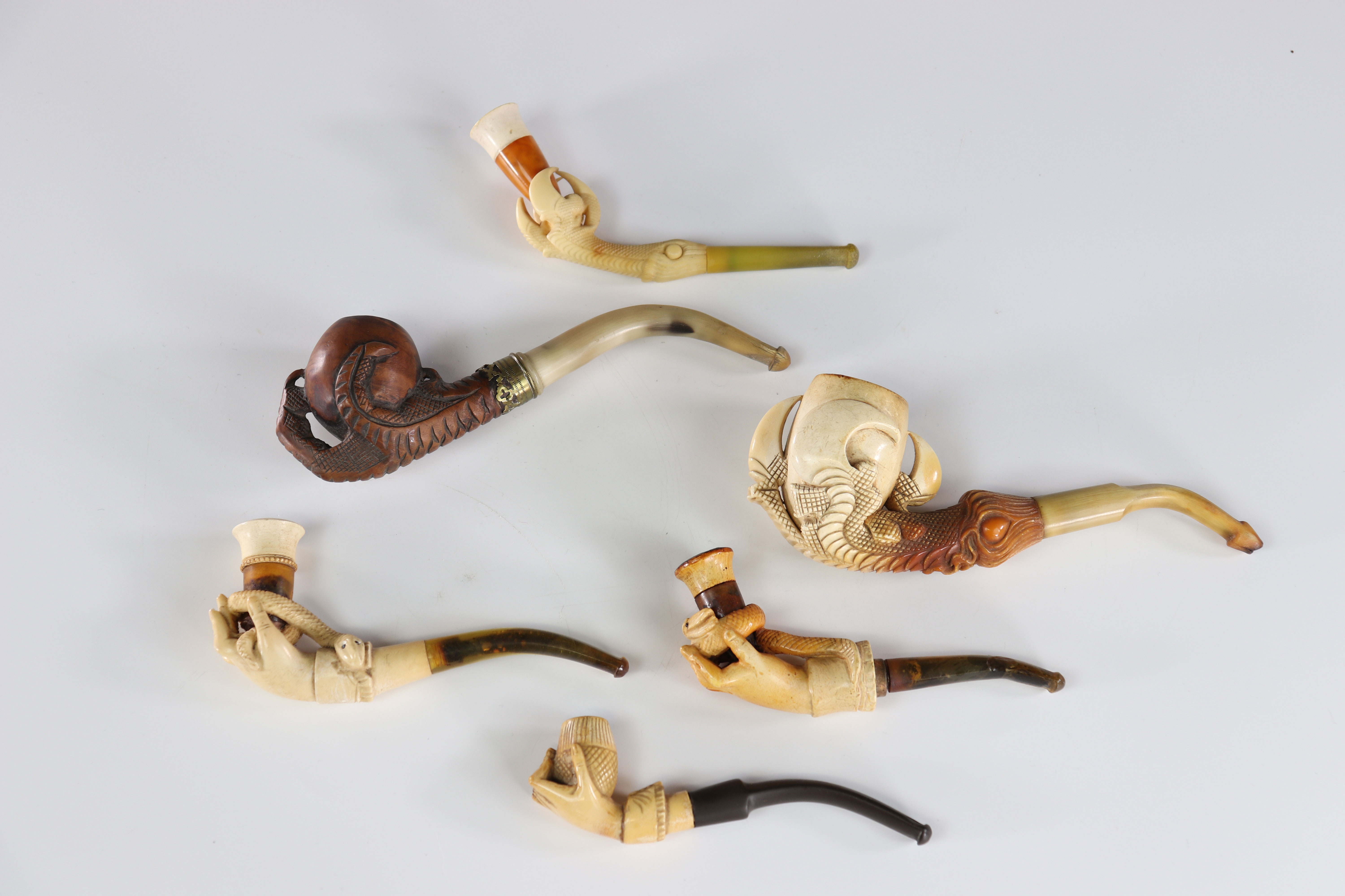 Lot of 5 foam and amber pipes decorated with hands and paw