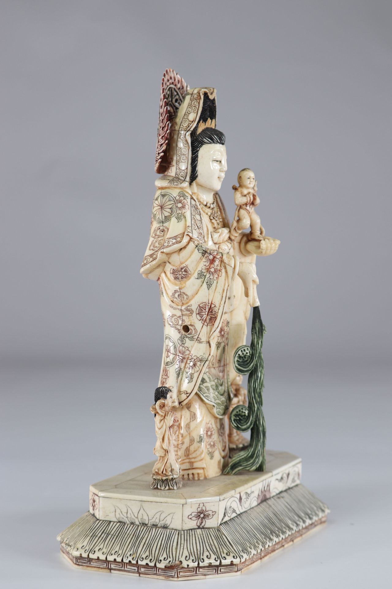 Asia Guanyin and children sculpted circa 1900 - Image 2 of 3