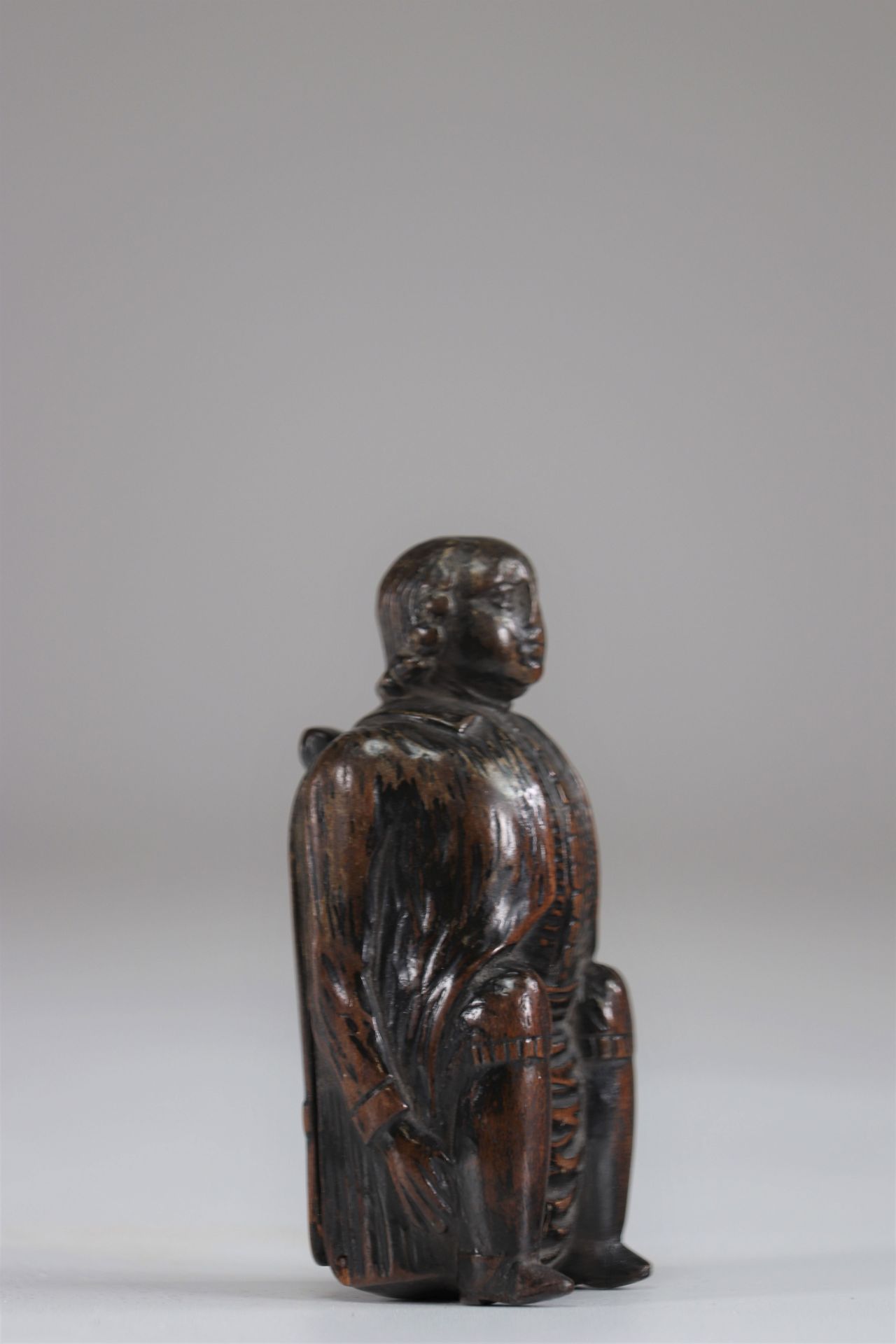 18th century anthropomorphic carved wooden snuffbox - Image 2 of 3