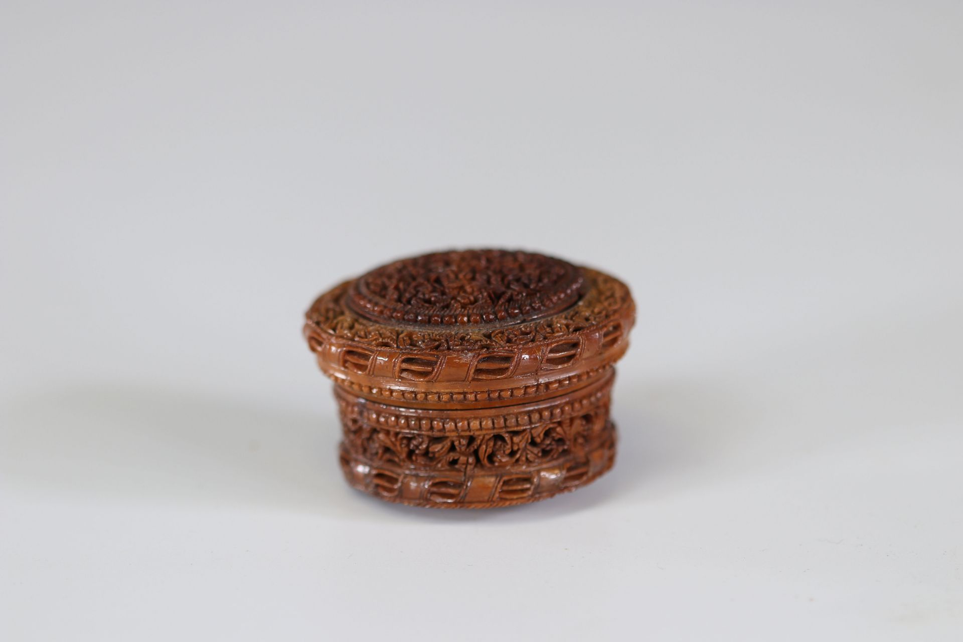 finely carved corozo box - Image 2 of 2