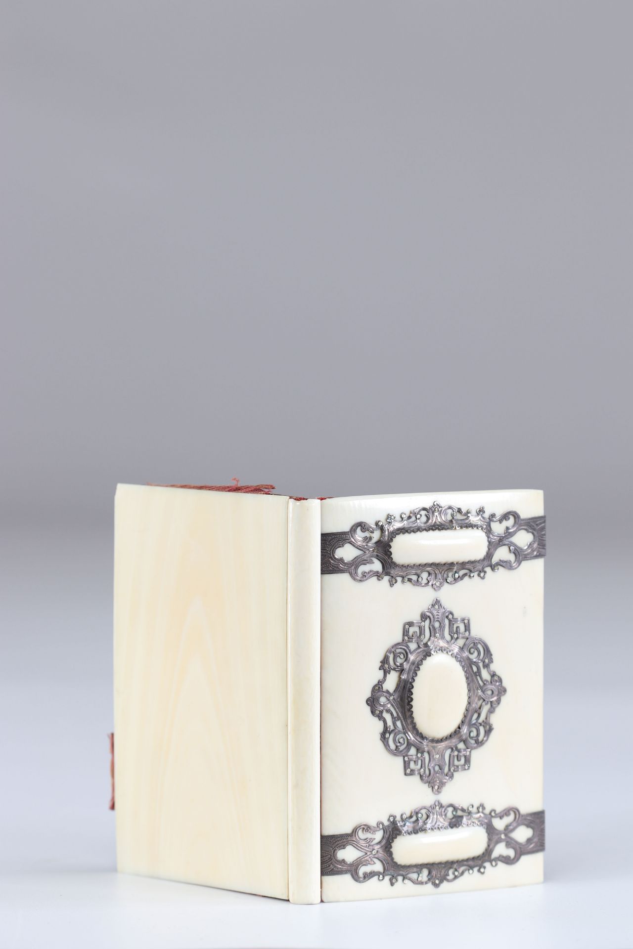 19th ivory and silver prom notebook - Bild 2 aus 2