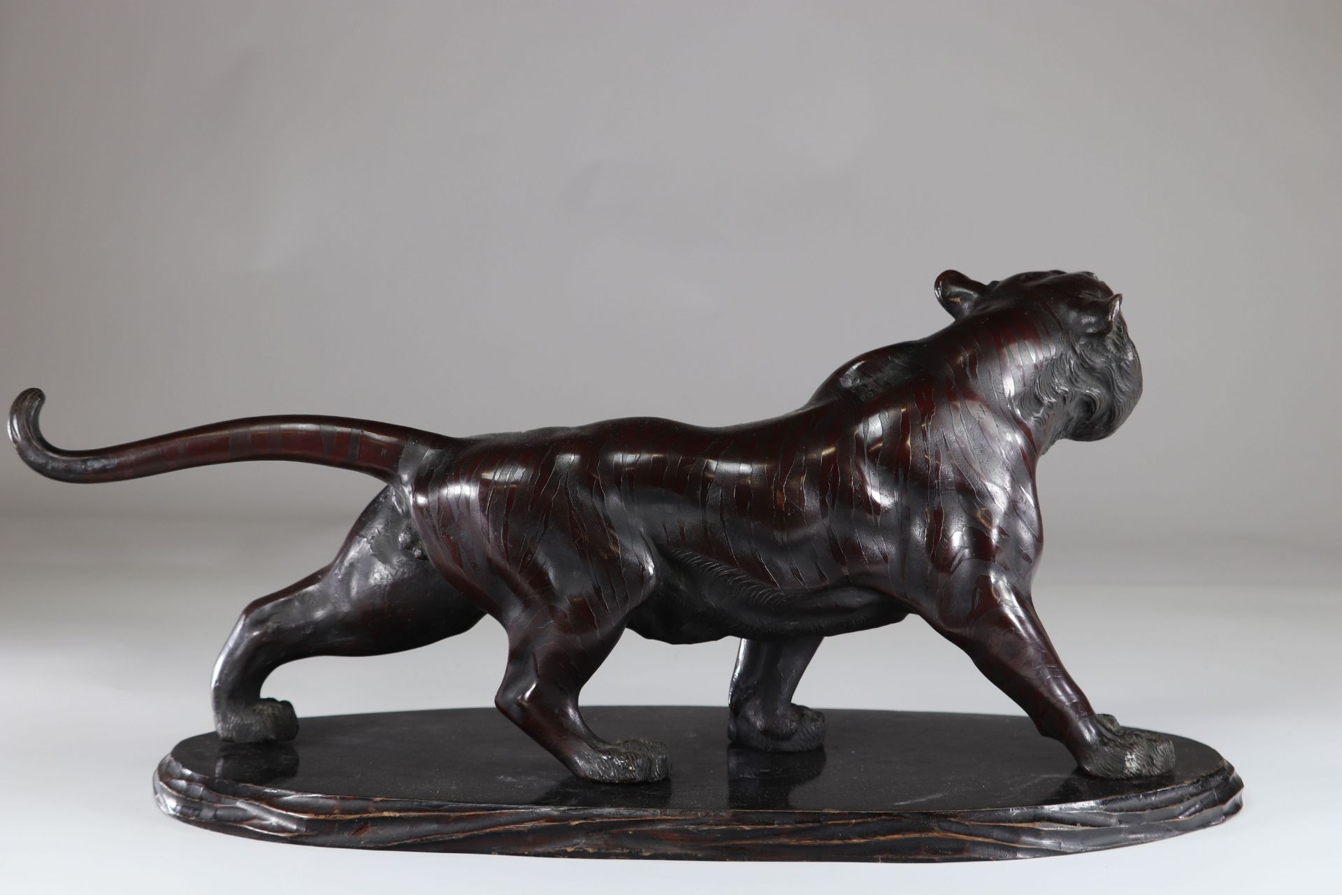 Bronze panther Japan Meiji period - Image 2 of 2