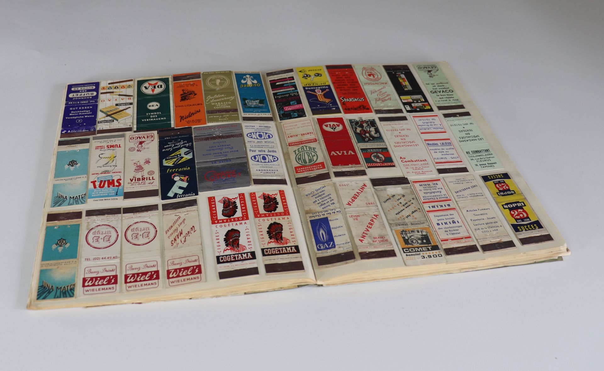 Collection of matchboxes (10 albums) China, Russia, America ... - Image 3 of 6