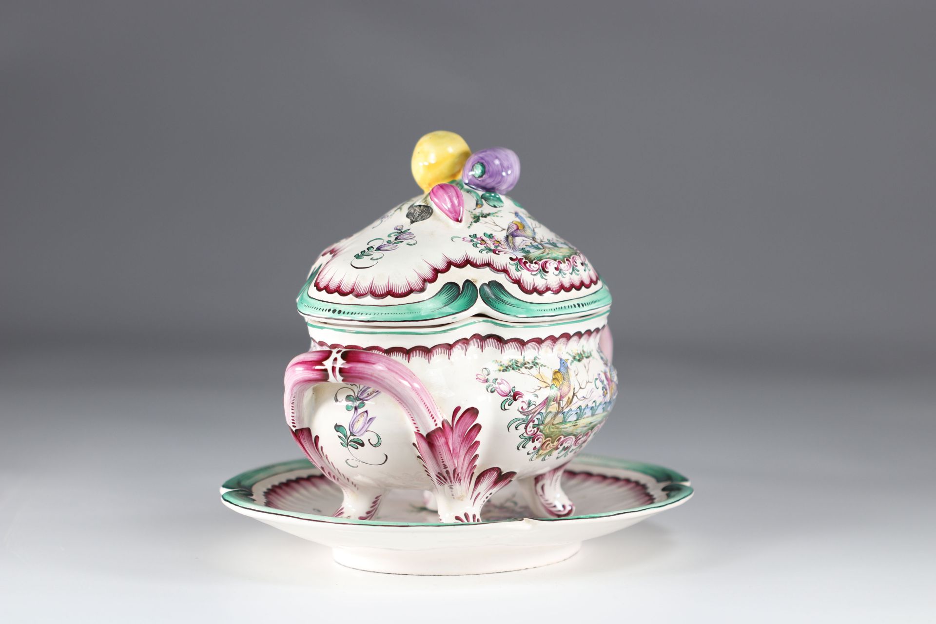 Aprey vegetable covered in earthenware with polychrome decoration, floral decoration and birds - Image 2 of 5