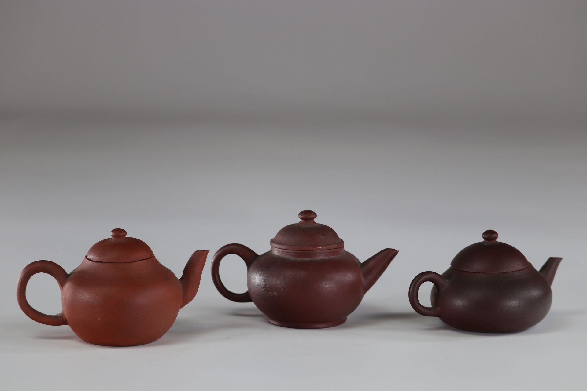 Chinese teapots (set of 3) In Terracotta Yixing marks under the pieces