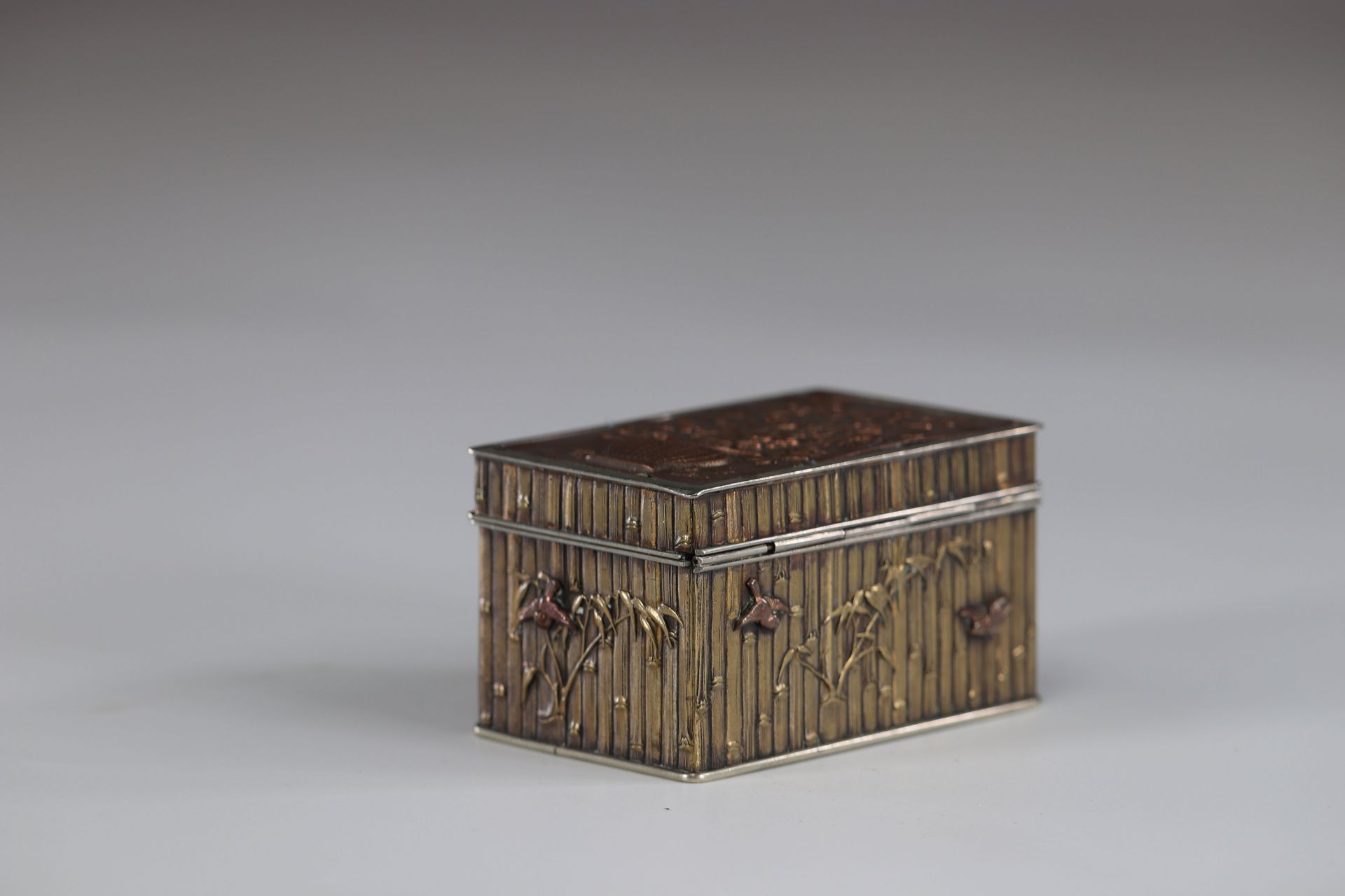 Japan covered box various Meiji period decor - Image 2 of 3