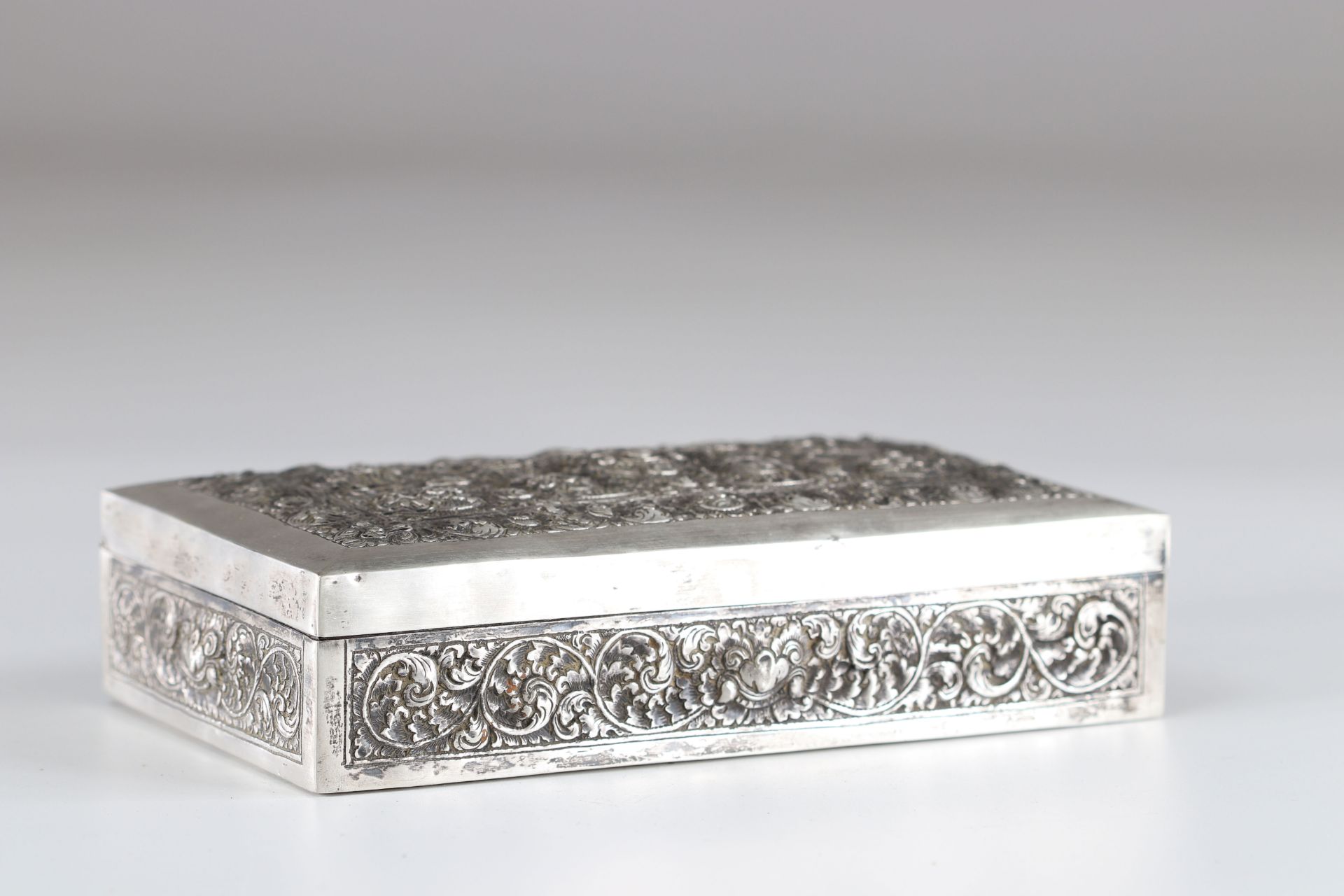 North China Thailand finely chiseled silver box early 20th century - Image 2 of 3