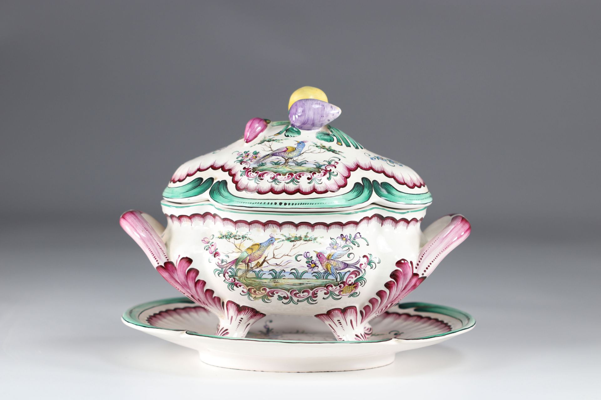 Aprey vegetable covered in earthenware with polychrome decoration, floral decoration and birds