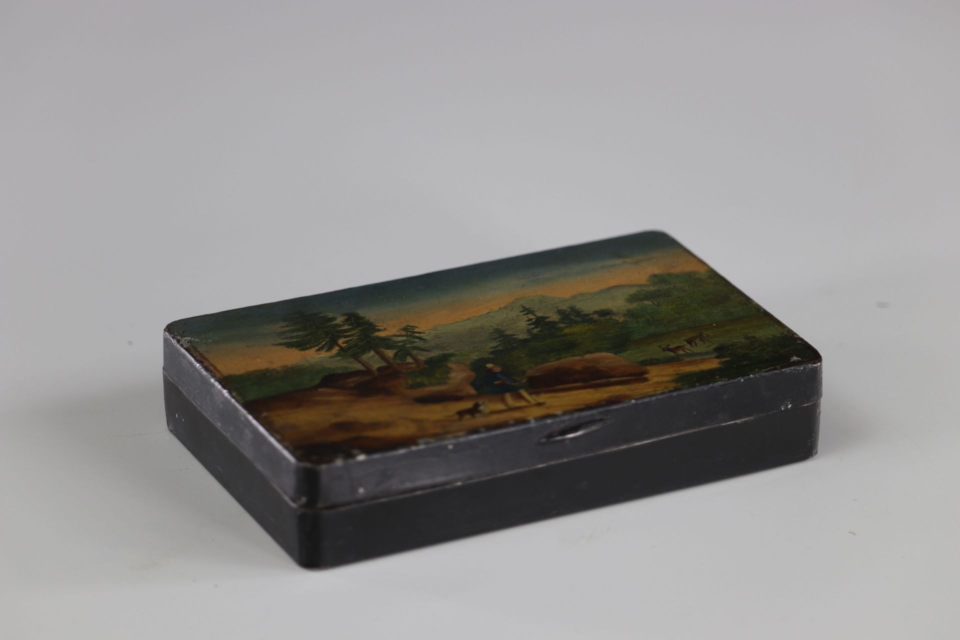 box painted with a hunting scene 19th - Image 2 of 3