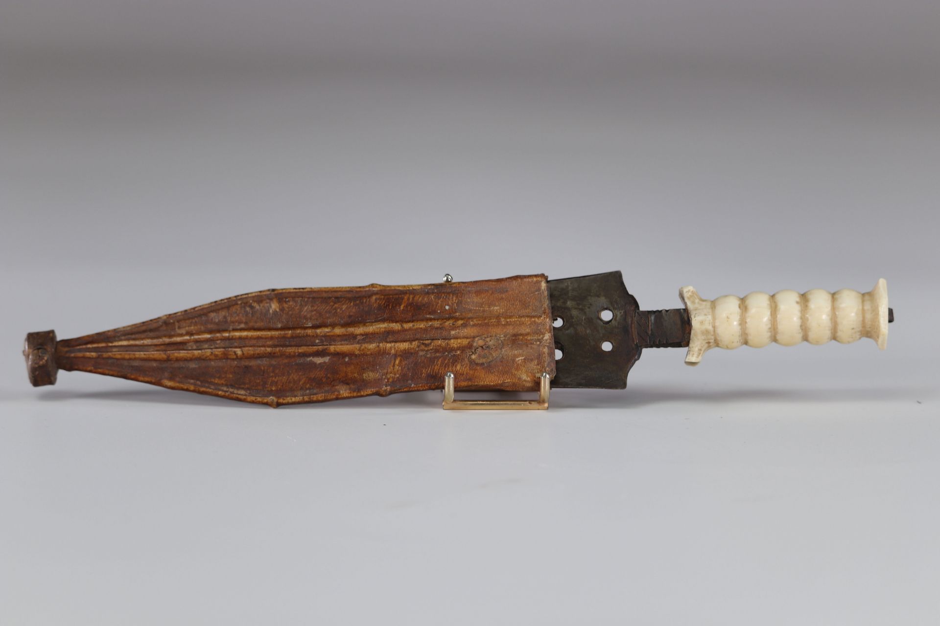 Mangbetu knife in its sheath - Image 2 of 4