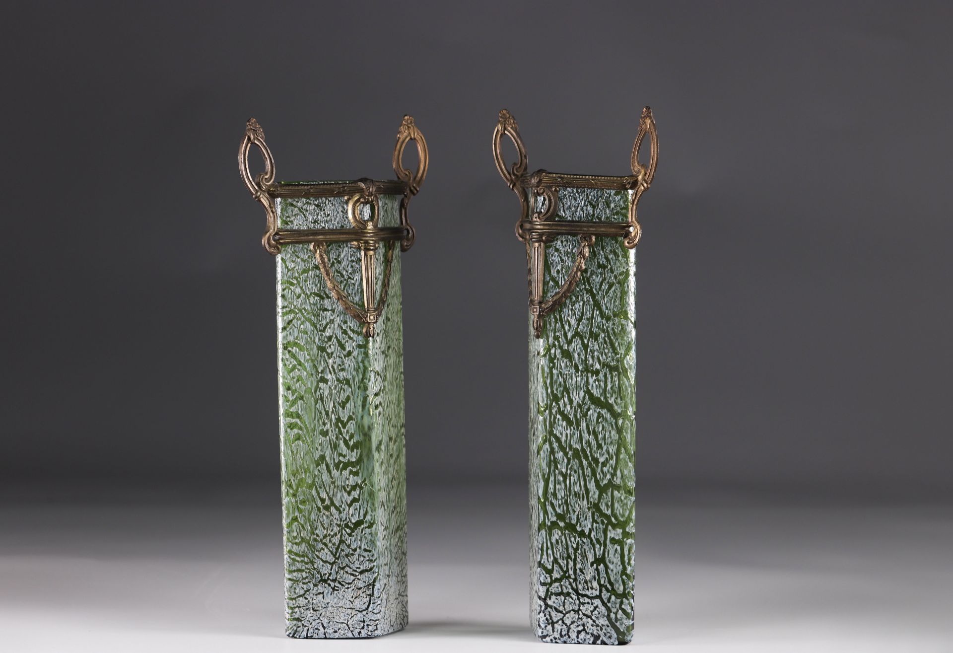 Pair of Art Nouveau vases in the style of Loetz circa 1900 - Image 2 of 2