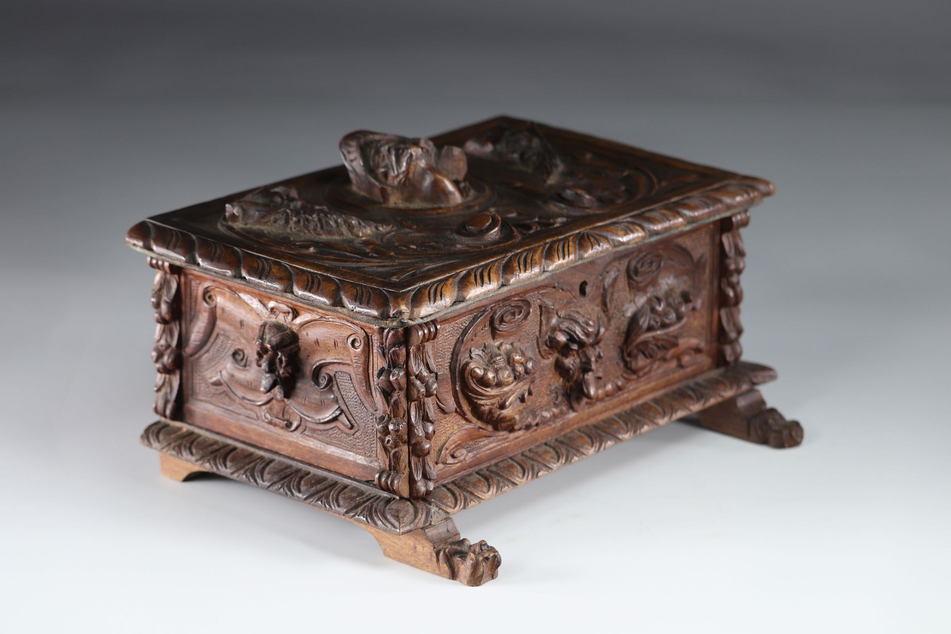 Carved wooden box - Image 2 of 4