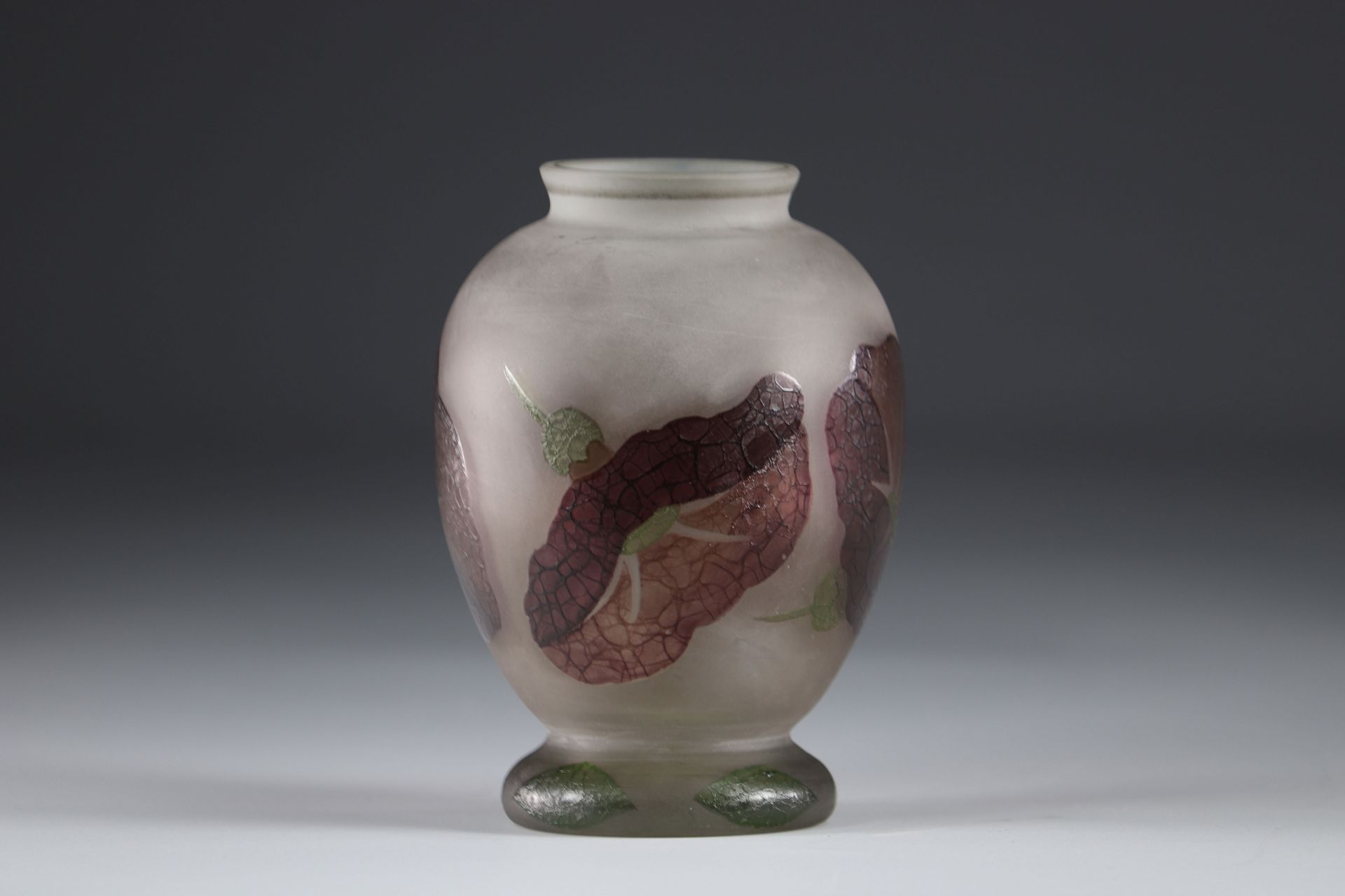 Vase painted around 1900 decorated with flowers - Image 2 of 2