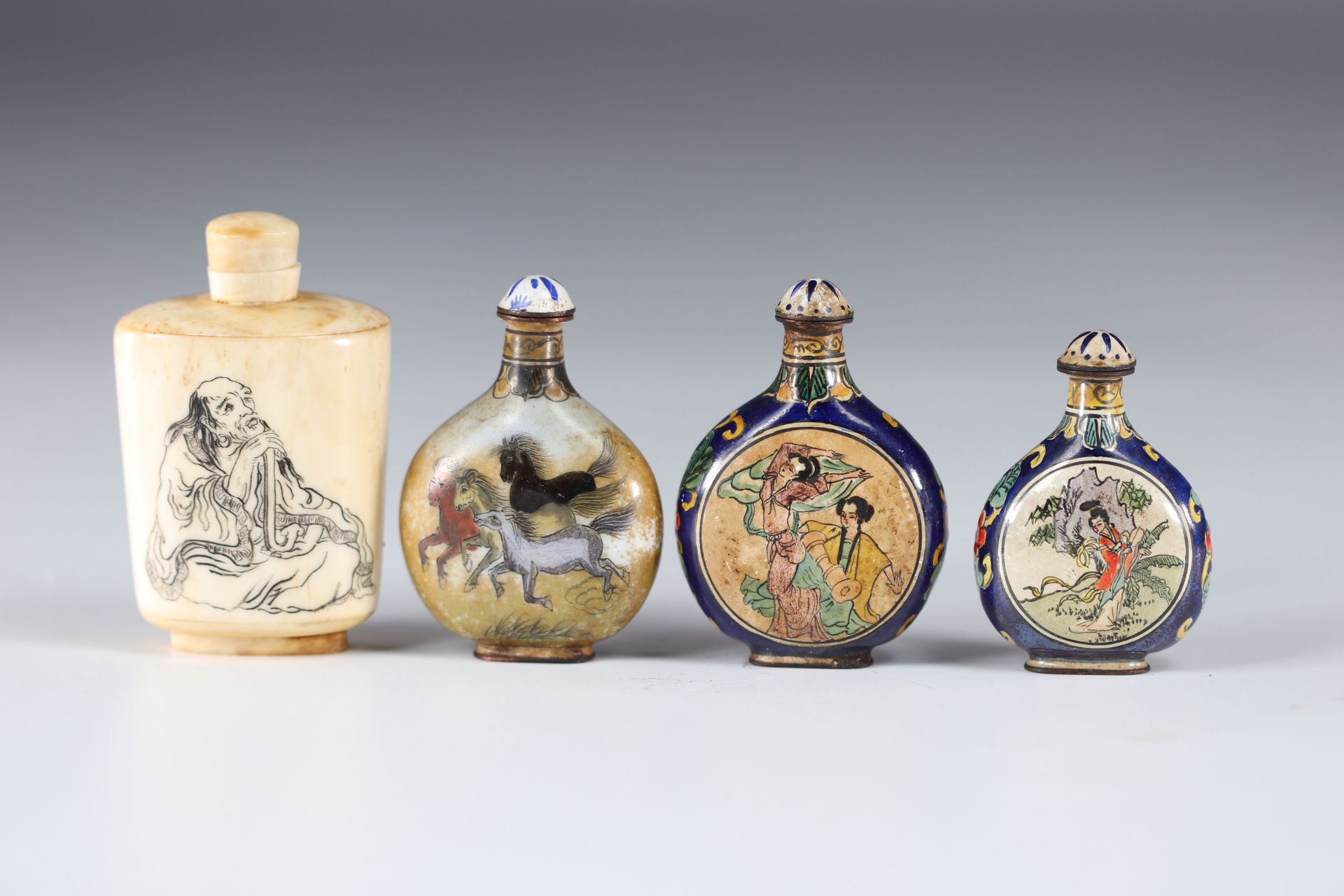 China set of 4 enamel and glass snuffboxes, decoration of characters and horses