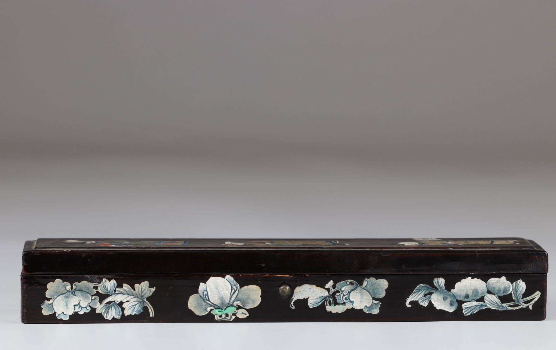 China painted wooden fan box 1900 - Image 2 of 2