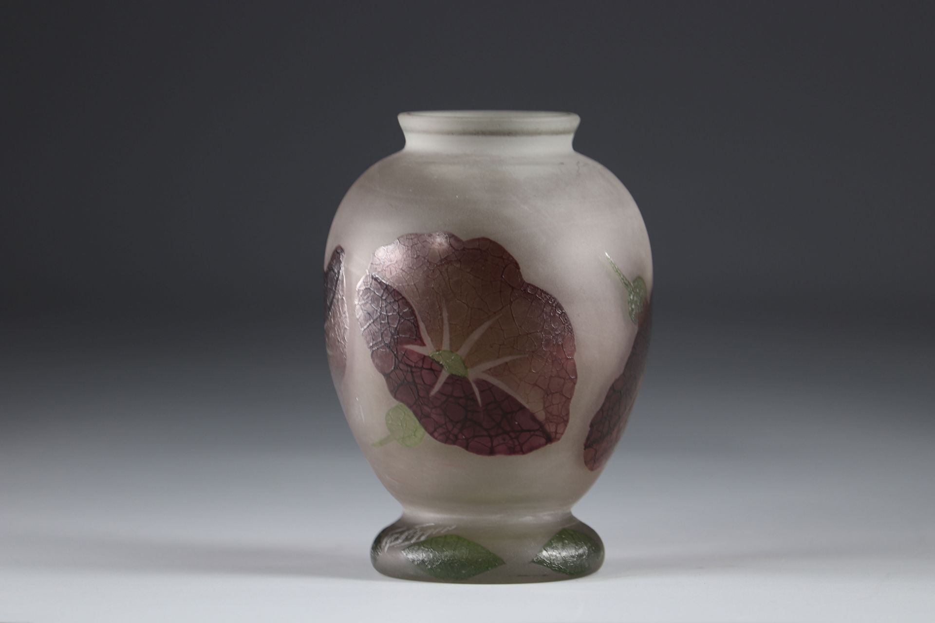 Vase painted around 1900 decorated with flowers