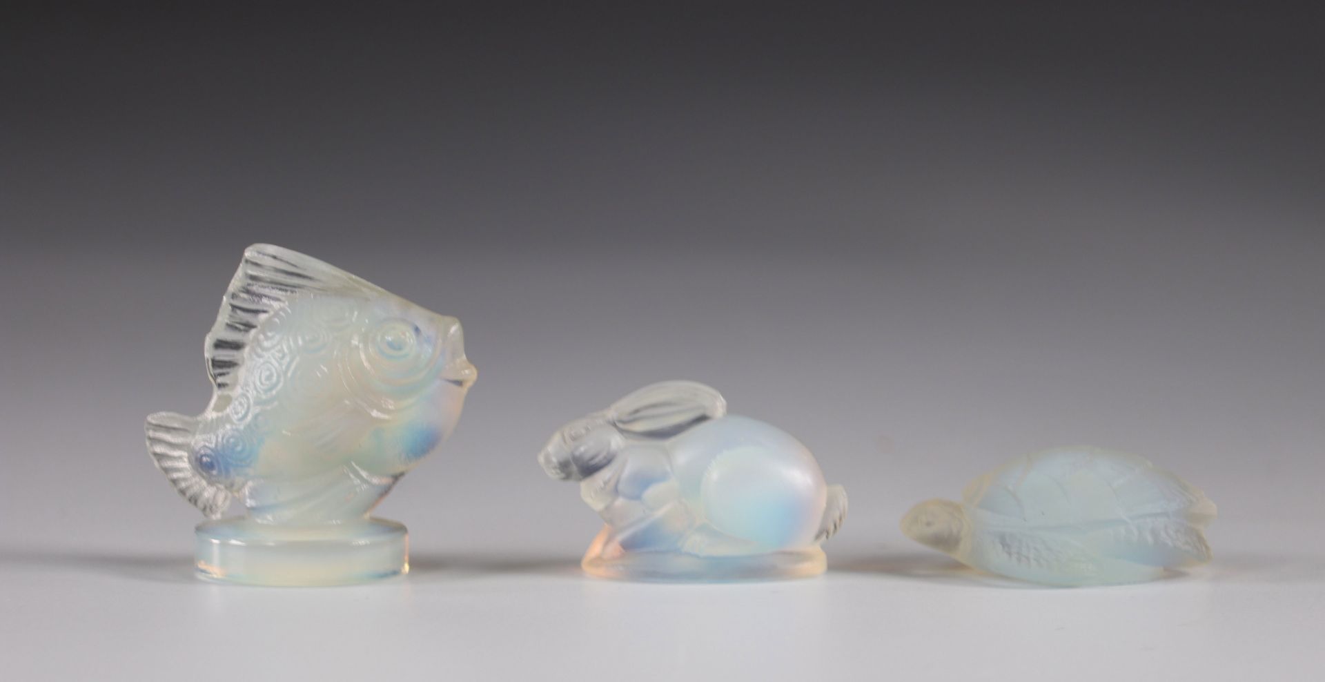 Sabino France 3 animal subjects in opalescent molded glass - Image 2 of 2