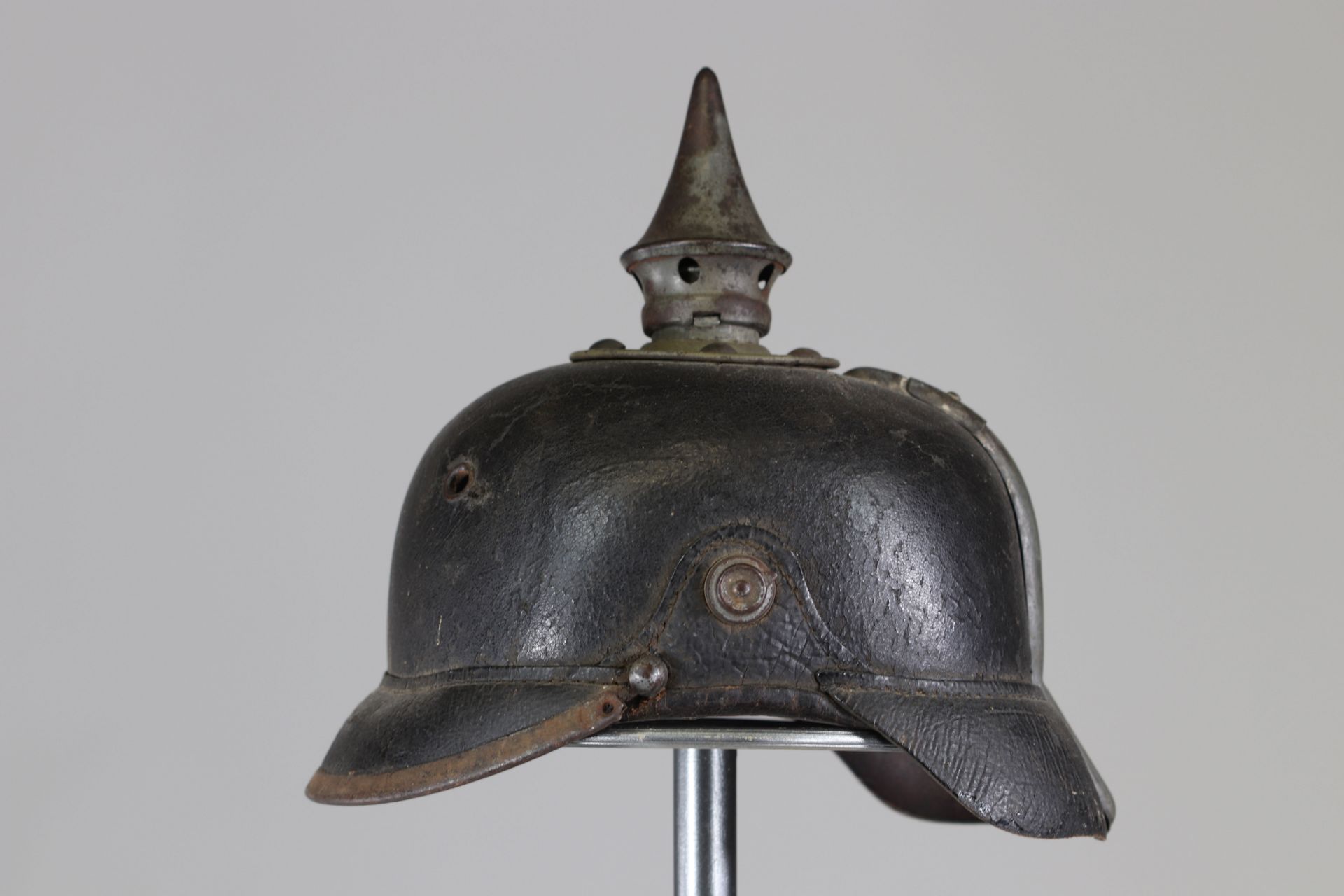 Small gray tip helmet with unit stamp + one year - Image 4 of 5