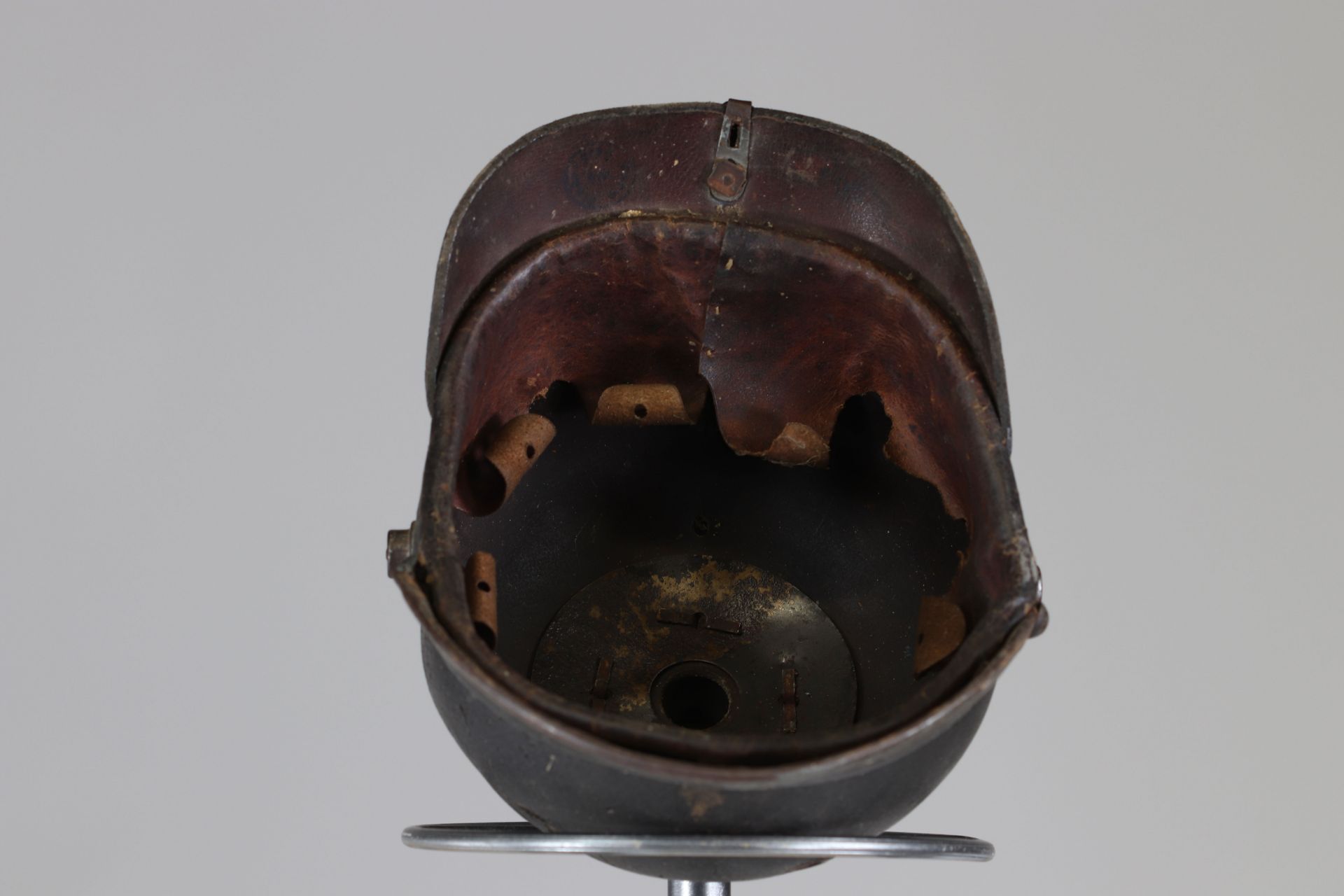 Small gray tip helmet with unit stamp + one year - Image 5 of 5