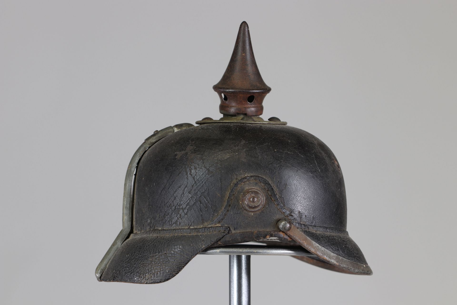 Small gray tip helmet with unit stamp + one year - Image 3 of 5