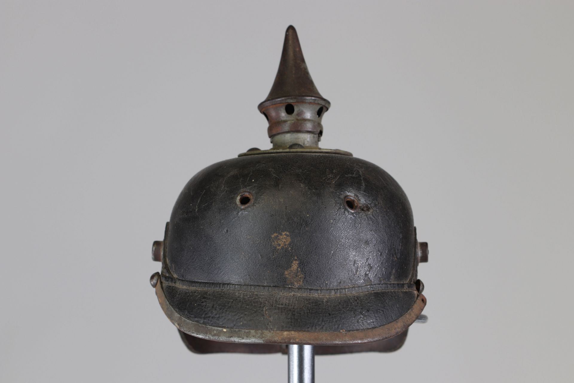 Small gray tip helmet with unit stamp + one year - Image 2 of 5