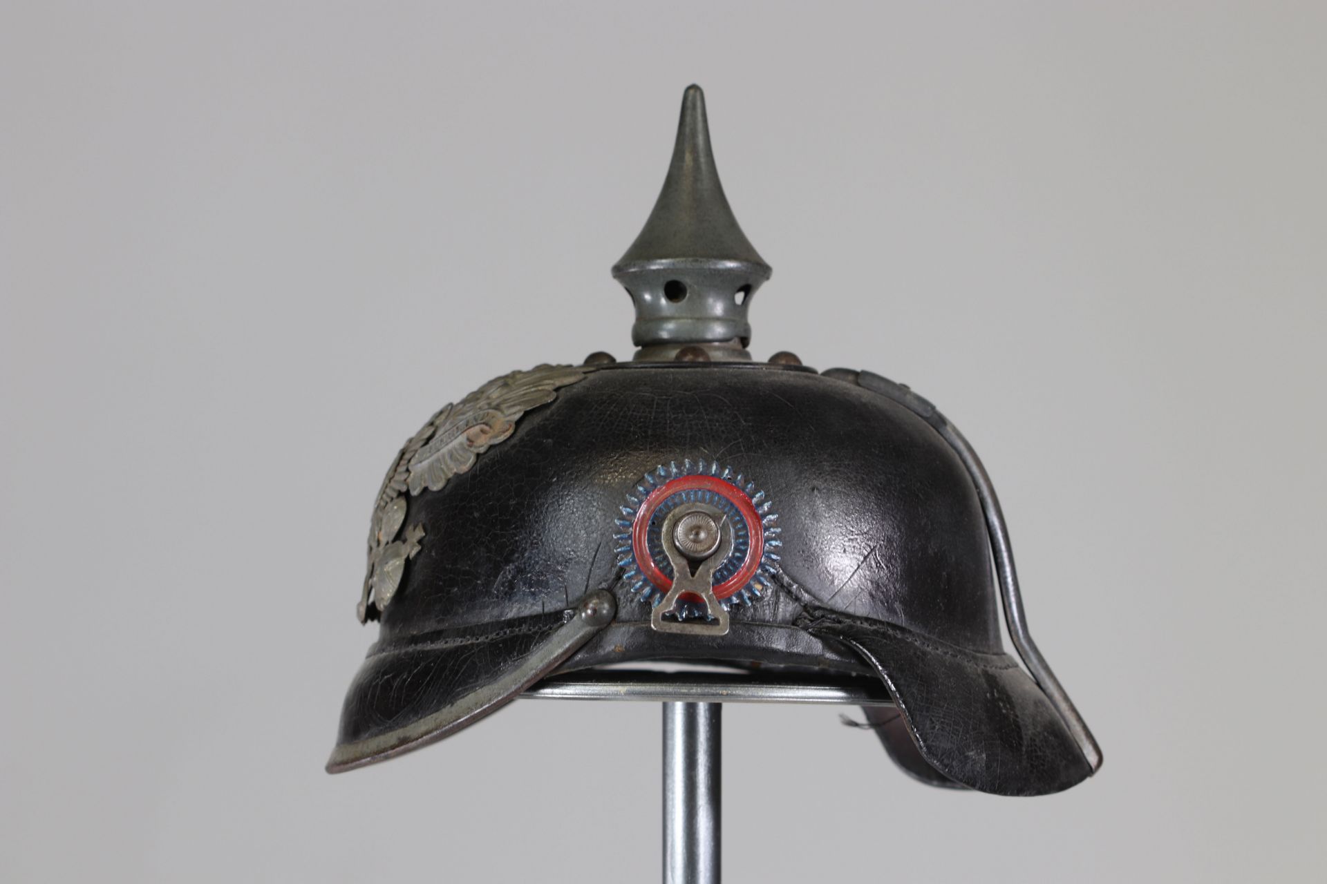 Small gray tip helmet 1917 interior cavchet number 1 + date - Image 3 of 5