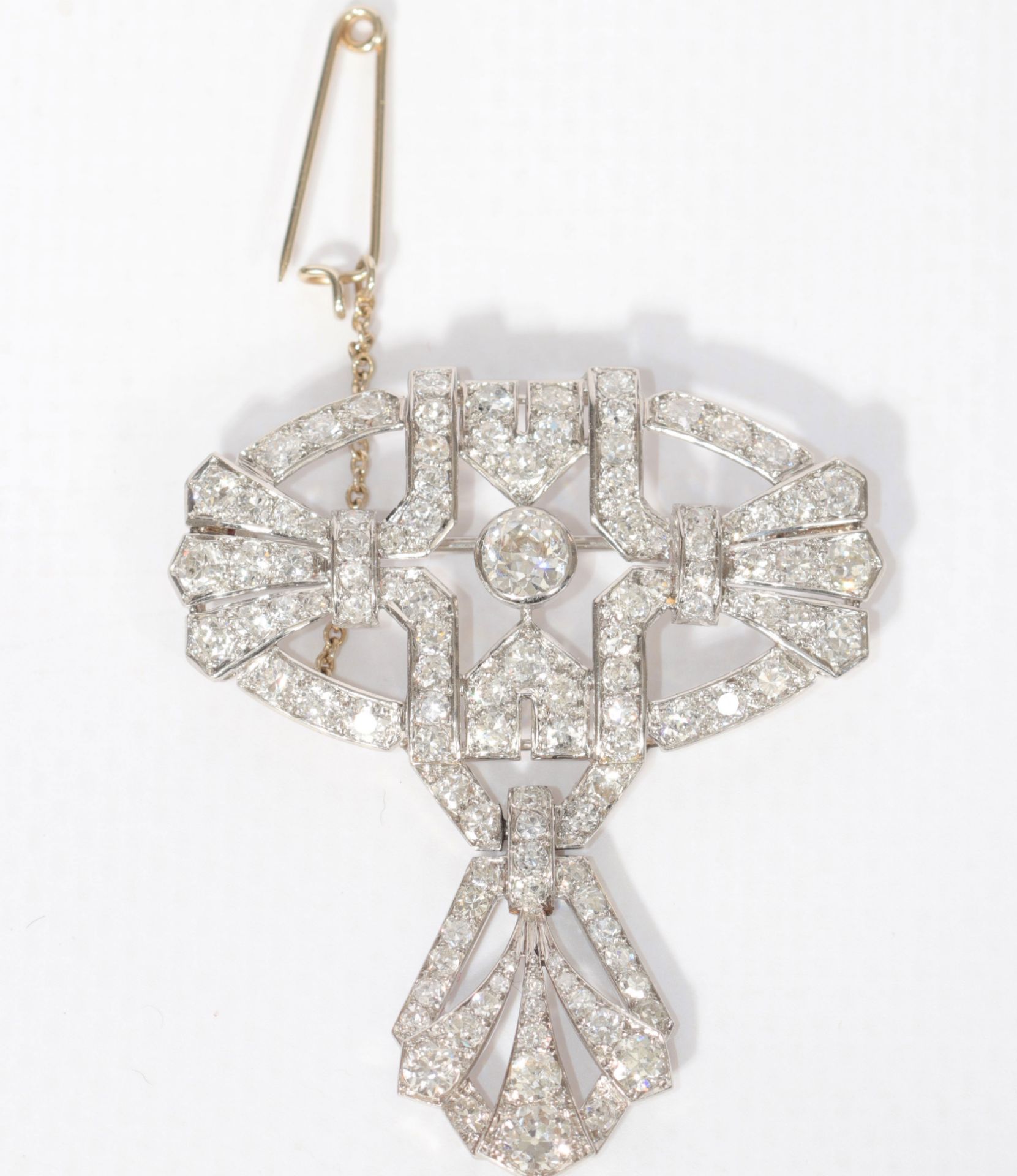 Geometric Art Deco brooch in platinum and paved with diamonds - Image 3 of 3