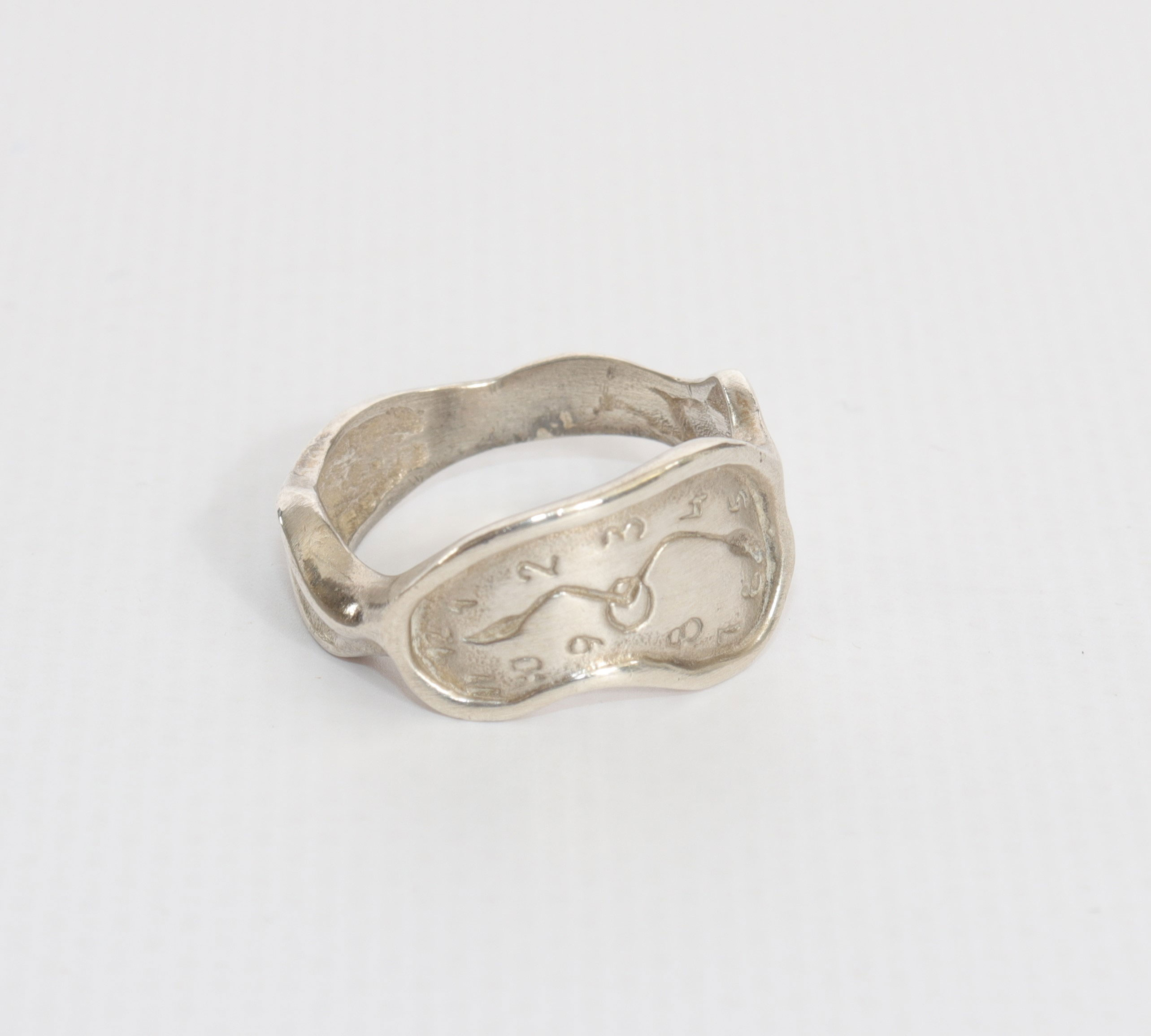 Salvador Dali. Circa 60. Soft watch. Sterling silver ring representing a soft watch. - Image 3 of 3