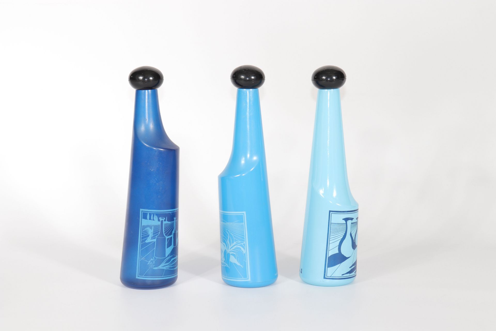 Salvador Dali. "Botellas de vino". 1970-1972. Suite of three glass bottles each decorated with a dif - Image 2 of 3