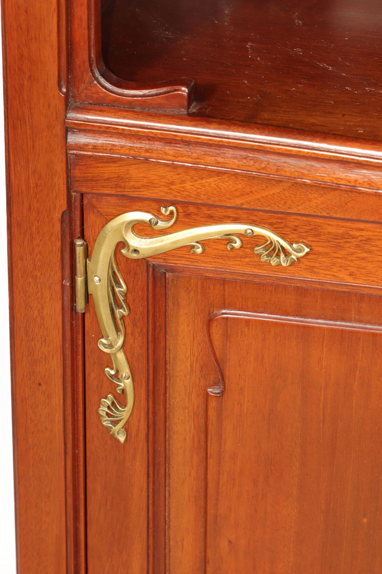 VICTOR HORTA (1861-1947) Art Nouveau mahogany display cabinet - Image 3 of 5