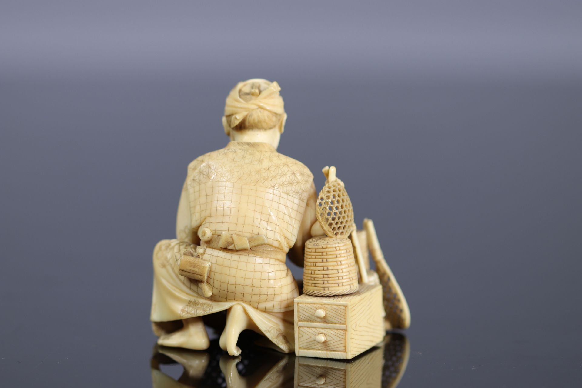 Japan Okimono finely carved from a Tokyo school basket weaver 19th - Image 3 of 6