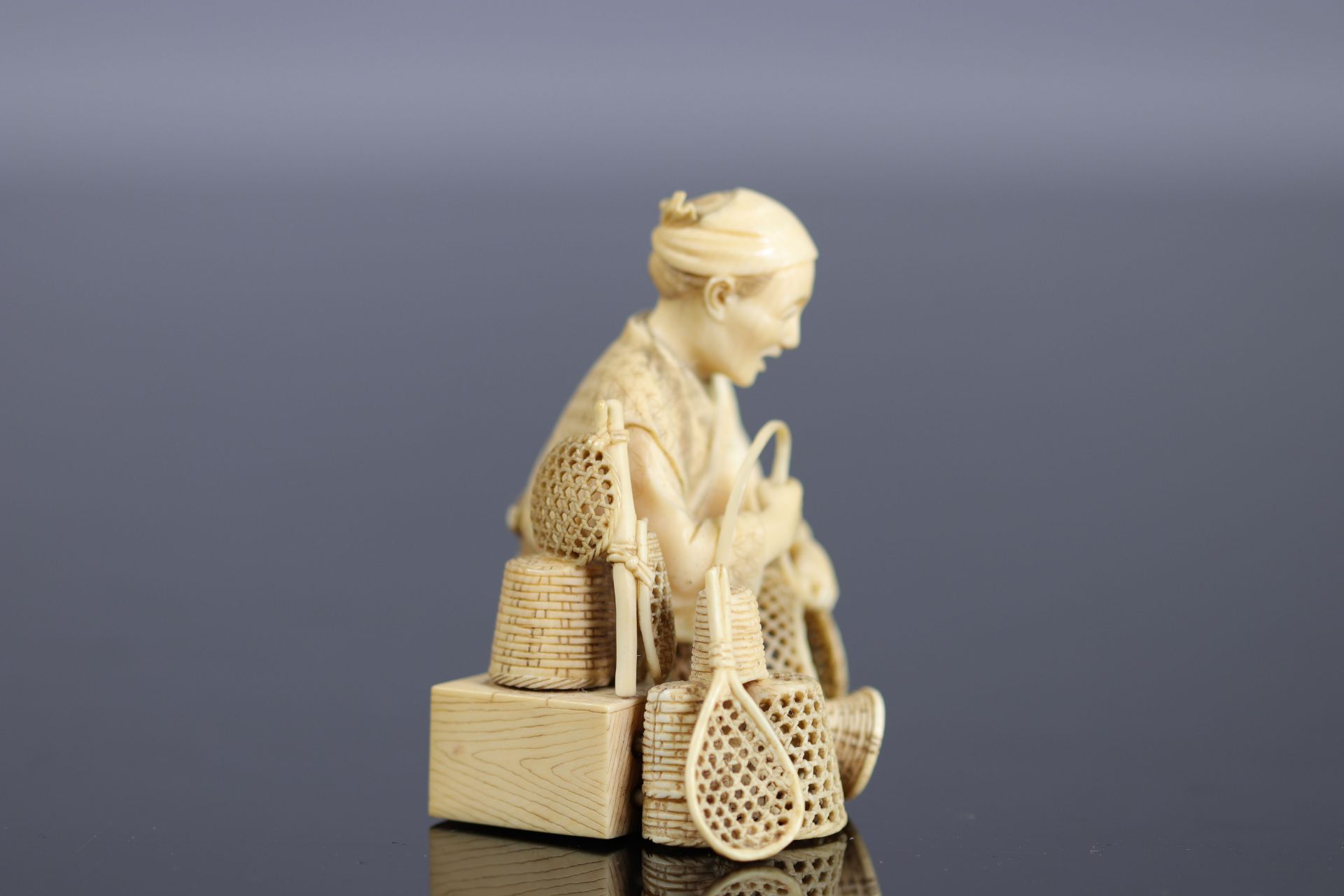 Japan Okimono finely carved from a Tokyo school basket weaver 19th - Image 2 of 6