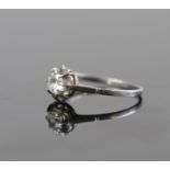 White gold ring, topped with a solitaire diamond