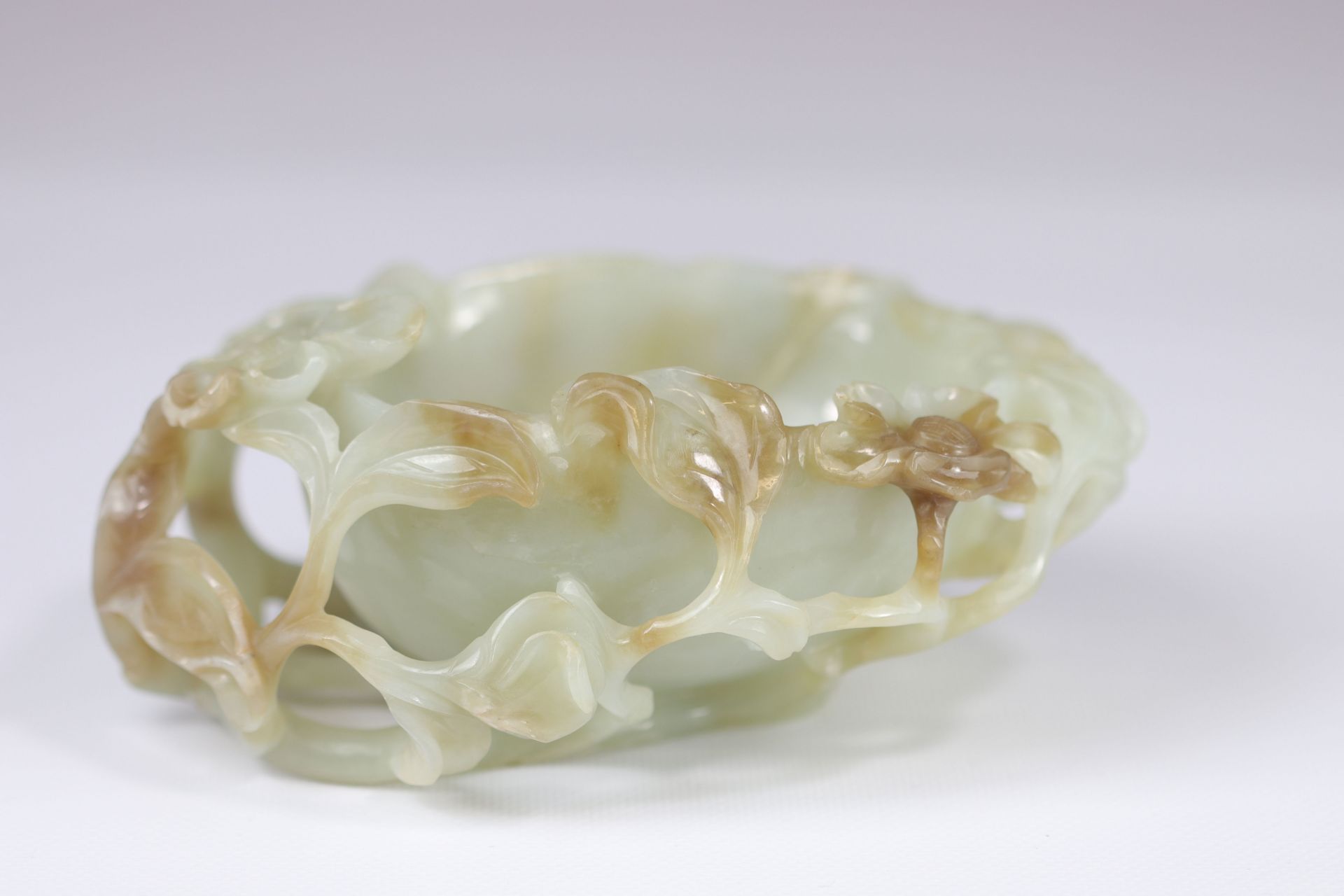 Celadon and beige jade brush rinse, Qing dynasty vegetable decor - Image 4 of 6