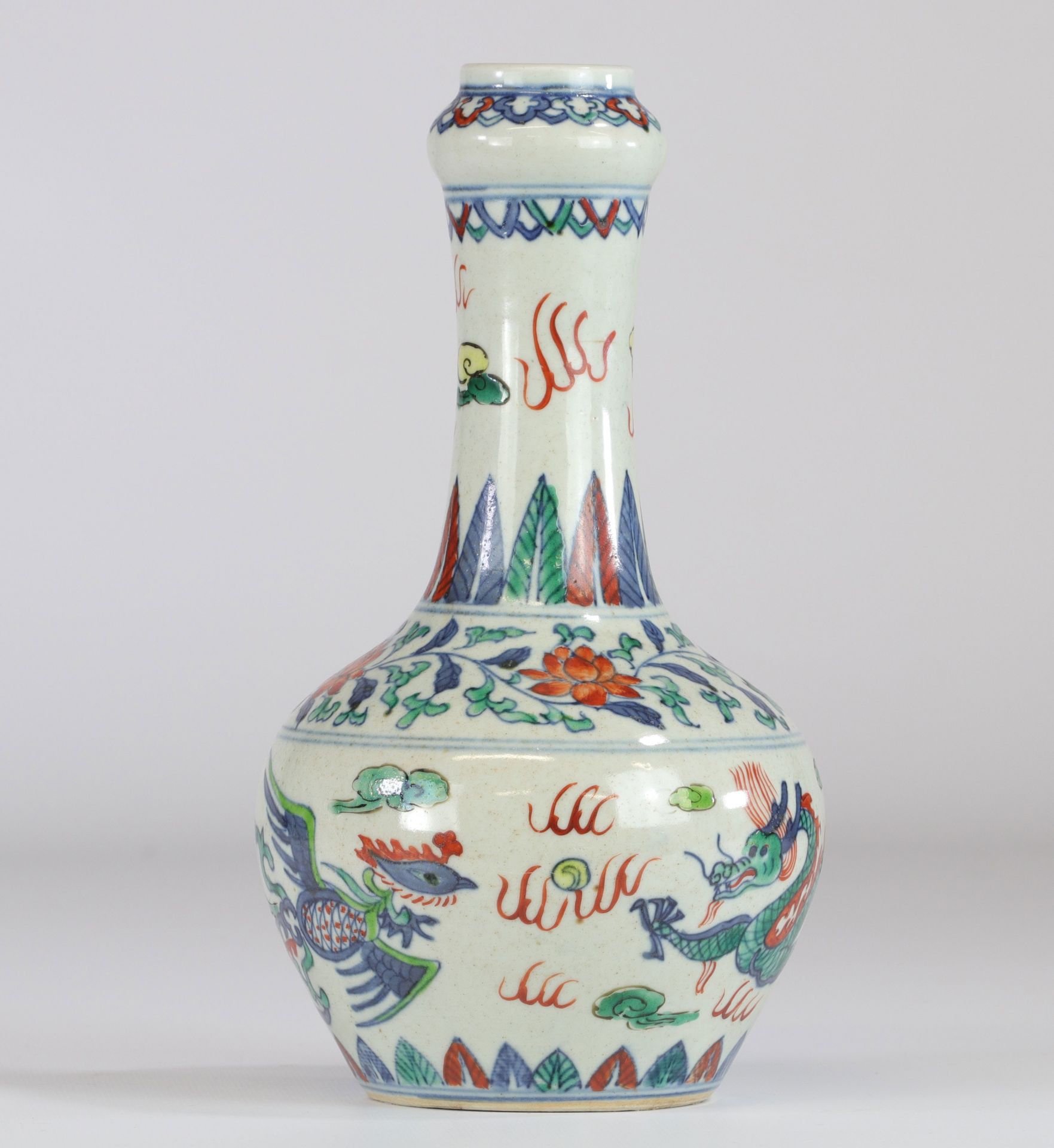 China Doucai vase with dragon and phoenix decoration Yongzheng brand Qing dynasty - Image 2 of 6